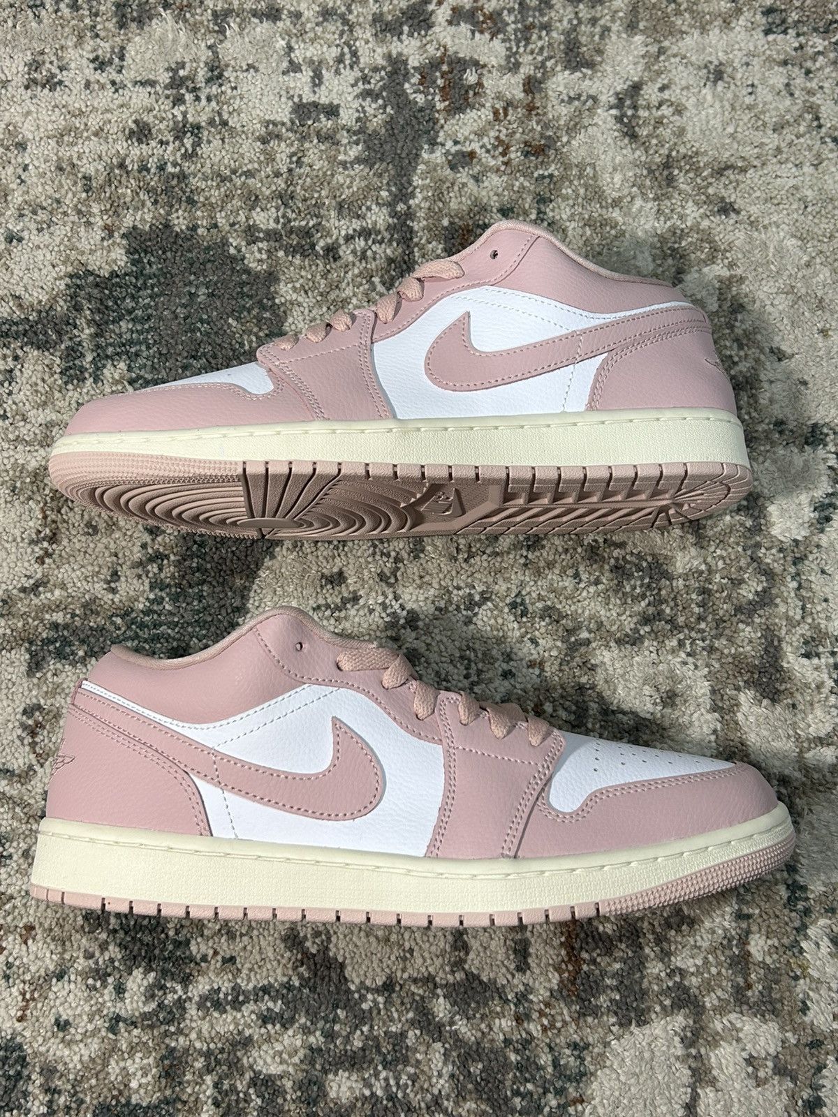 Jordan Brand Air Jordan 1 Low Oxford Pink Size US 10.5 / EU 43-44 - 1 Thumbnail