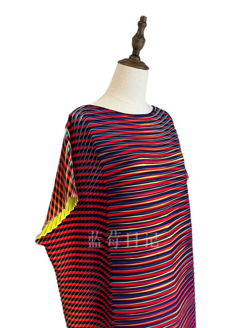 Issey Miyake Issey Miyake size:2 Red main line 3D glittering and colorf Size XS / US 0-2 / IT 36-38 - 3 Thumbnail