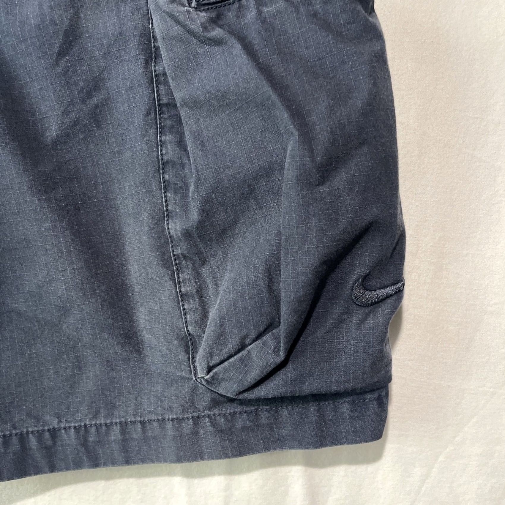 Nike Nike Cargo Shorts Mens 34 Large Navy Blue Swoosh Logo Button Zip Ripstop Size US 34 / EU 50 - 2 Thumbnail
