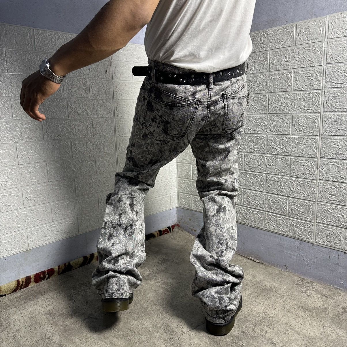 semanticdesign Vintage semanticdesign snake flared pants Size US 32 / EU 48 - 2 Thumbnail