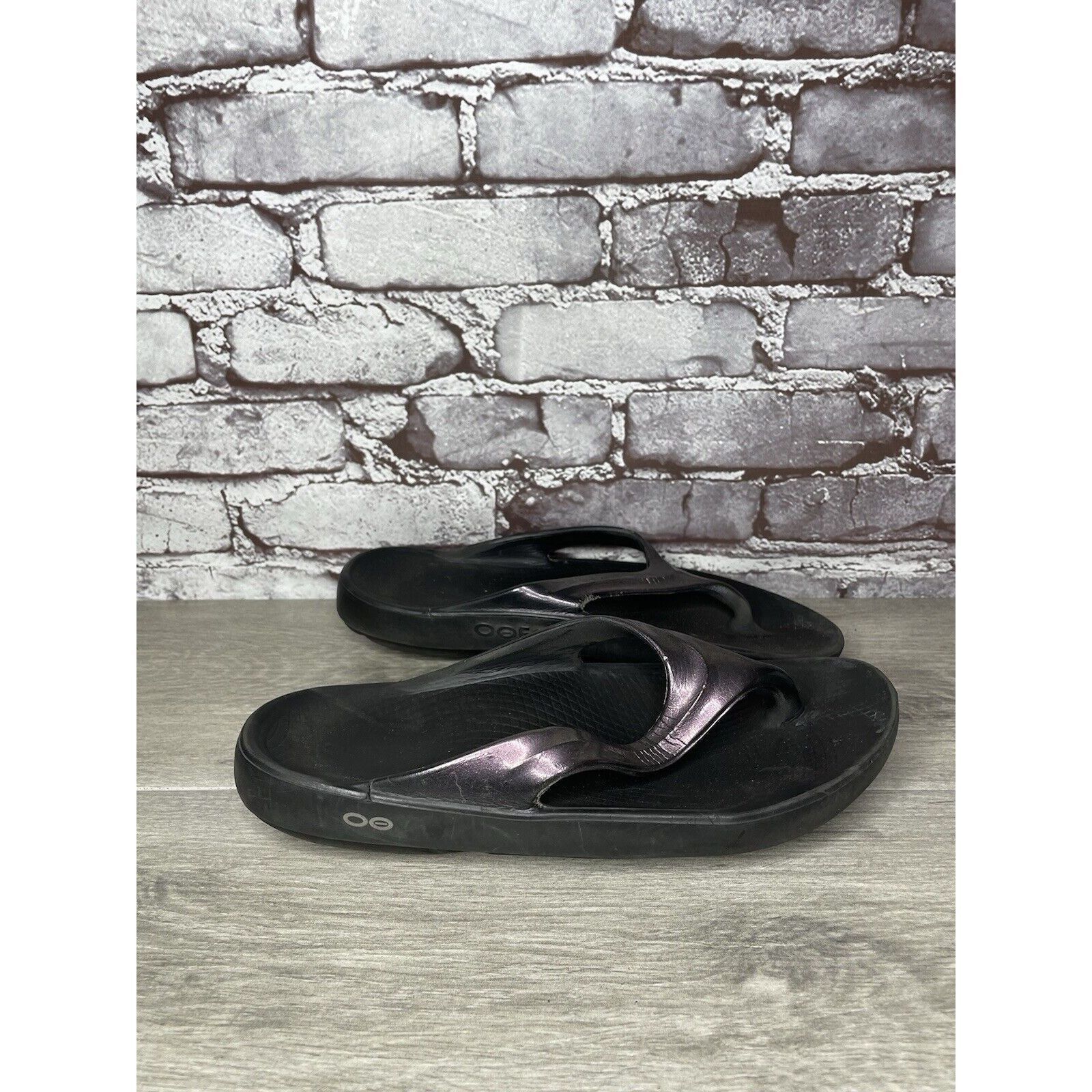 Other Oofos Oolala Cabernet Metallic Purple Recovery Thong Sandals Size US 9 / IT 39 - 21 Thumbnail