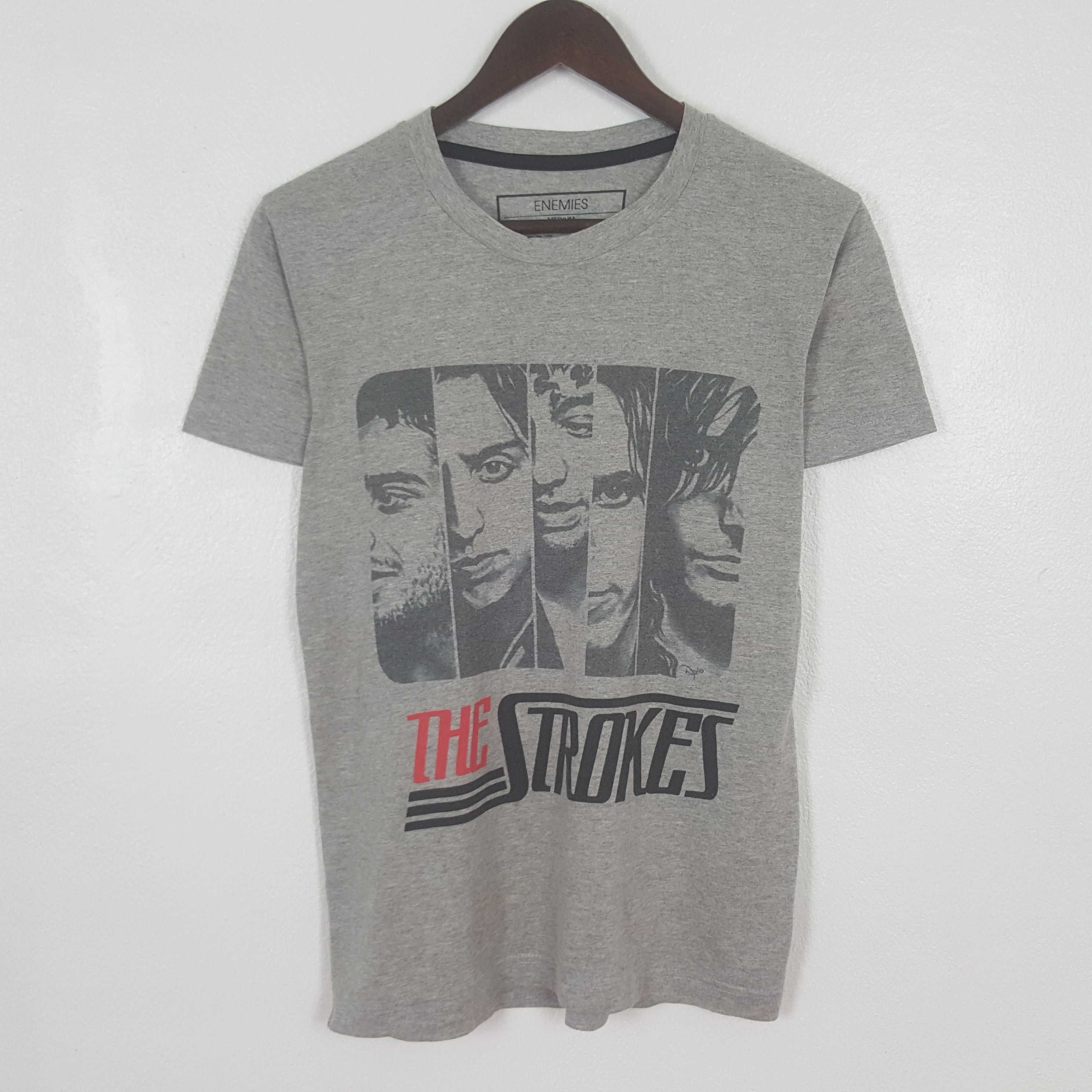 Band Tees Vintage The Strokes American Rock Band Tshirt Size US S / EU 44-46 / 1 - 1 Thumbnail