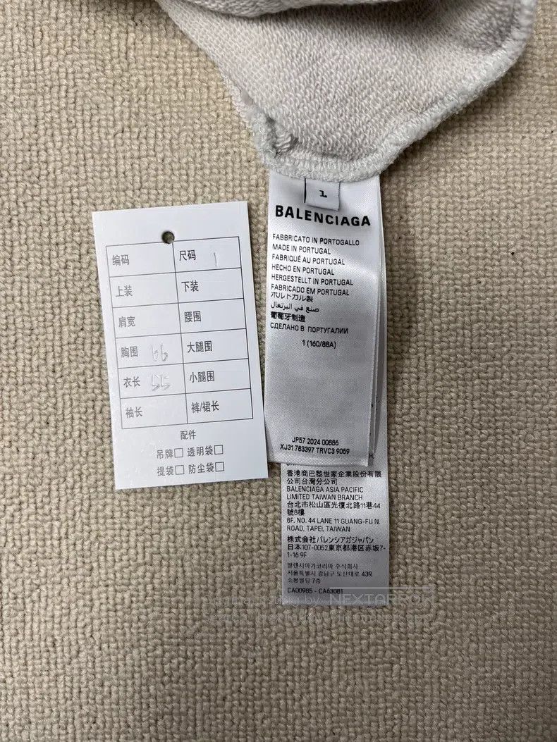 Balenciaga Balenciaga Letter Logo Pattern Printed Hooded Long Sleeve Size US S / EU 44-46 / 1 - 4 Thumbnail
