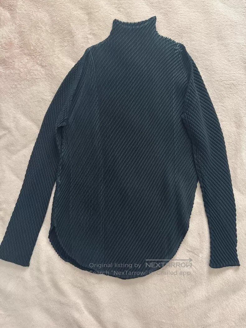 Issey Miyake Issey Miyake Black fish scale top Size M / US 6-8 / IT 42-44 - 2 Thumbnail