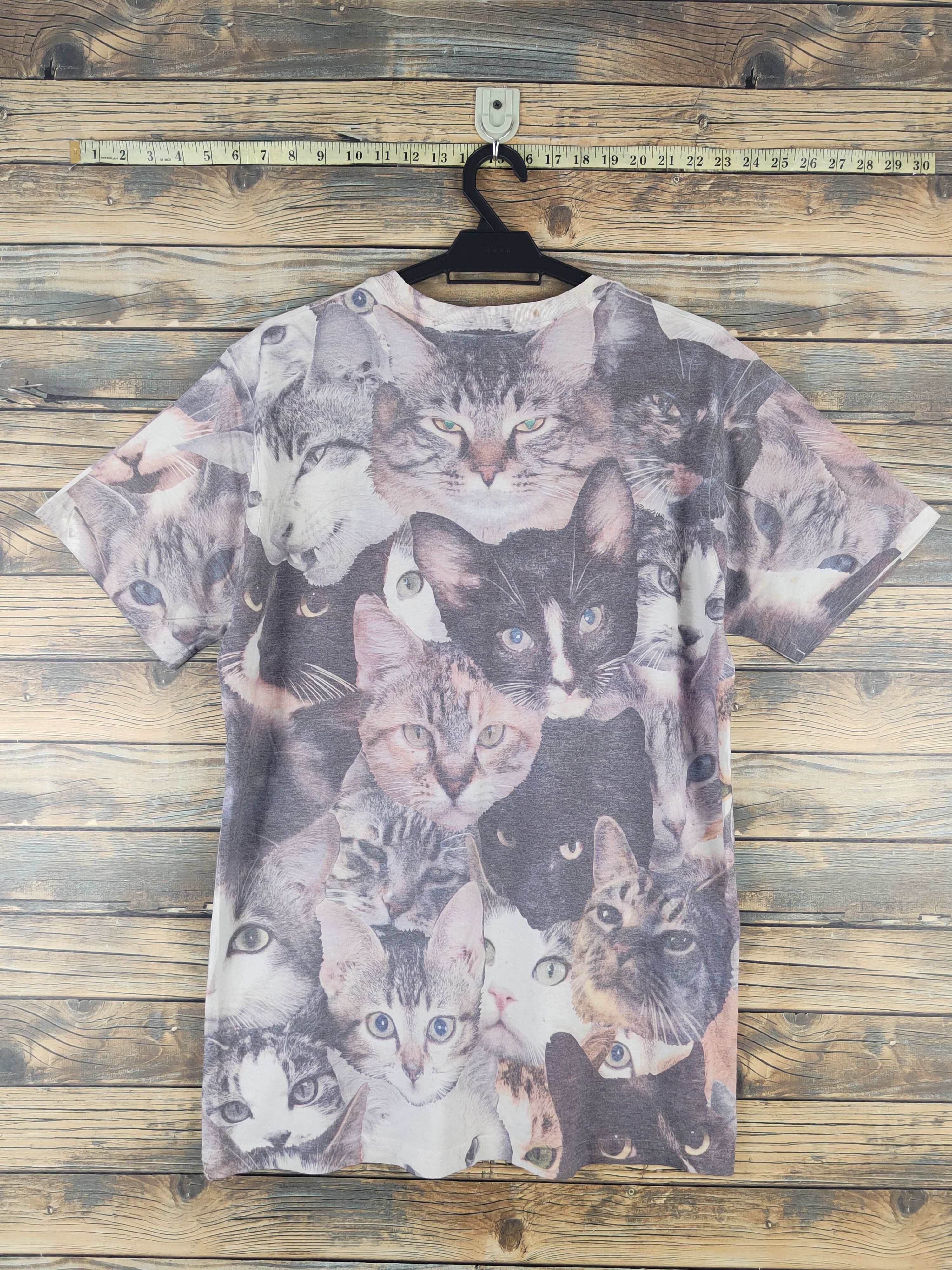 Vintage DL Cat fullprint vintage Ivory Short Sleeve T-shirt #2573 Size US L / EU 52-54 / 3 - 7 Thumbnail