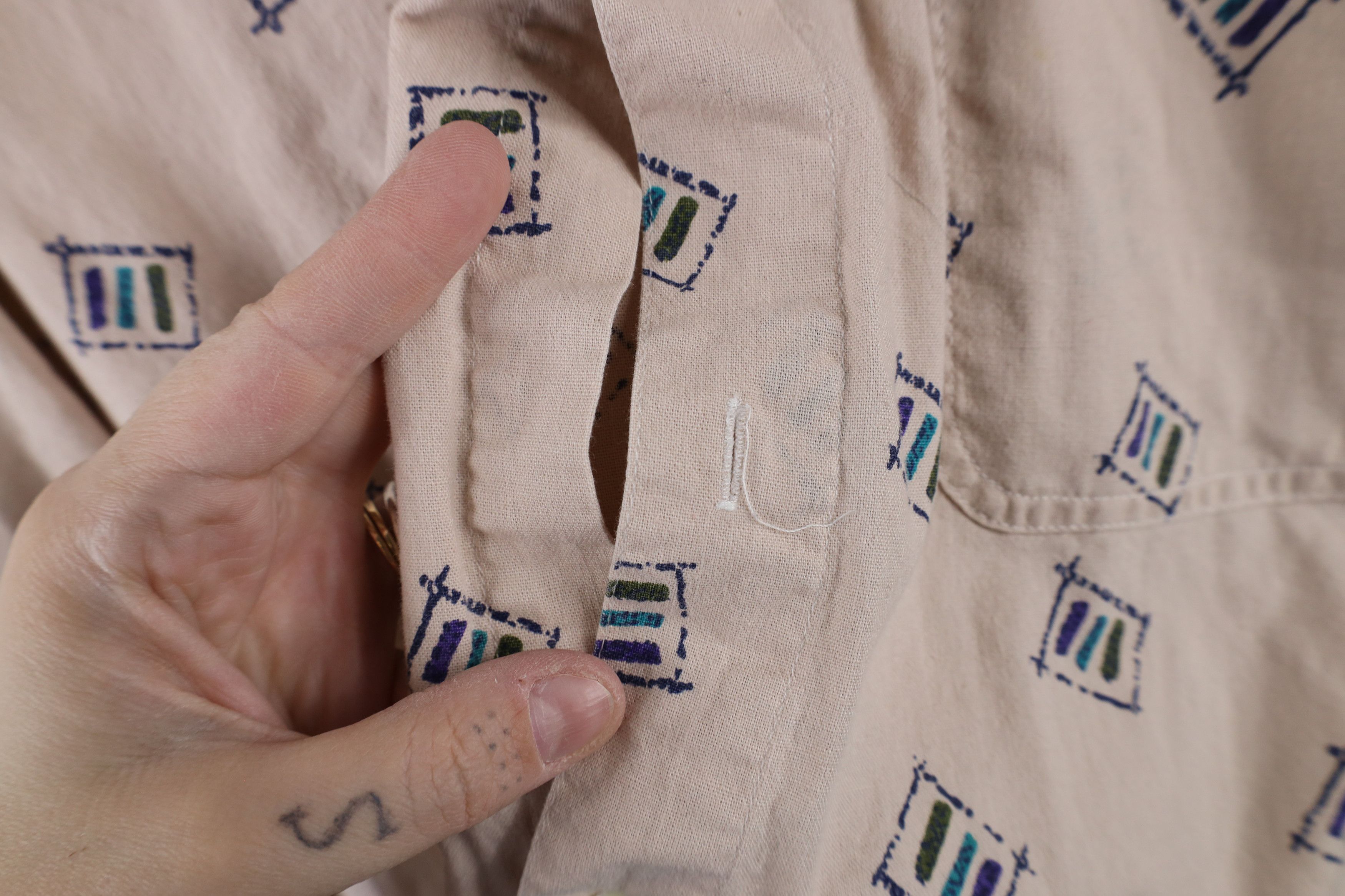 Levi's × Vintage Vintage 90s Levis Abstract Geometric Collared Button Shirt Size US XL / EU 56 / 4 - 4 Thumbnail