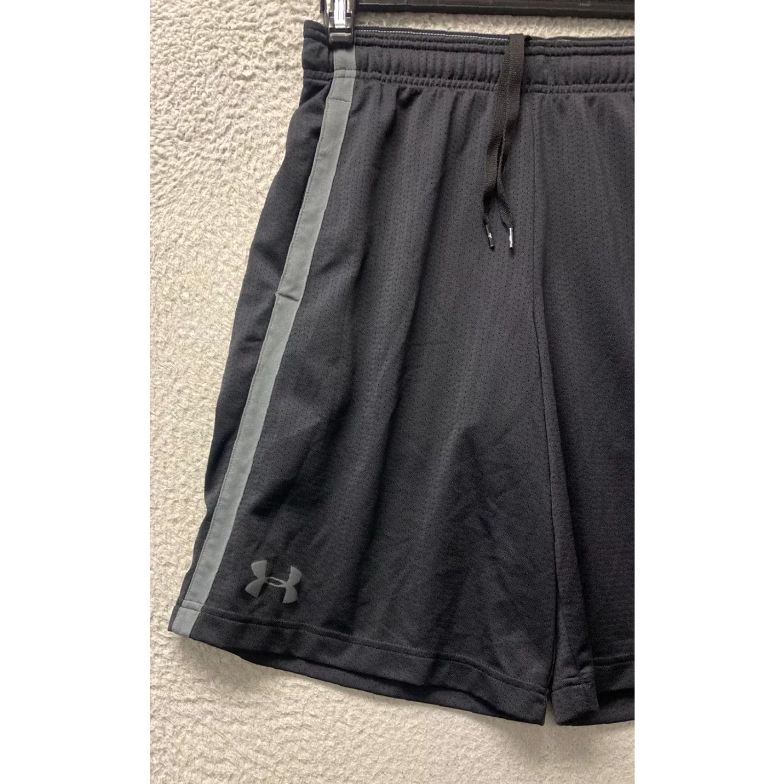 Under Armour VINTAGE? No — Under Armour Shorts Mens Medium HeatGear Elastic Waist Pull On 113‑11 Black 30 Inseam 9 Inseam Athletic Pockets Logo Mens Size US 31 - 2 Thumbnail