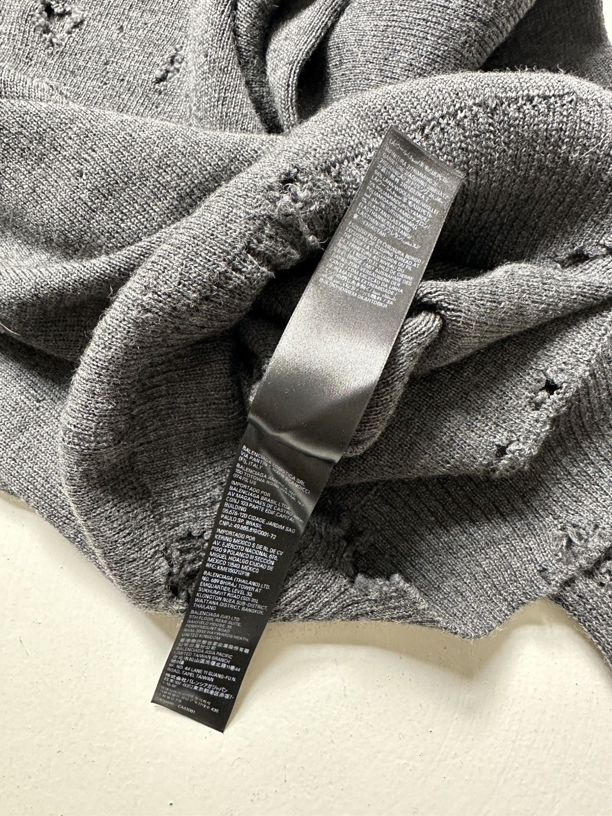 Balenciaga Distressed knit fitted sweater Size US XL / EU 56 / 4 - 5 Thumbnail