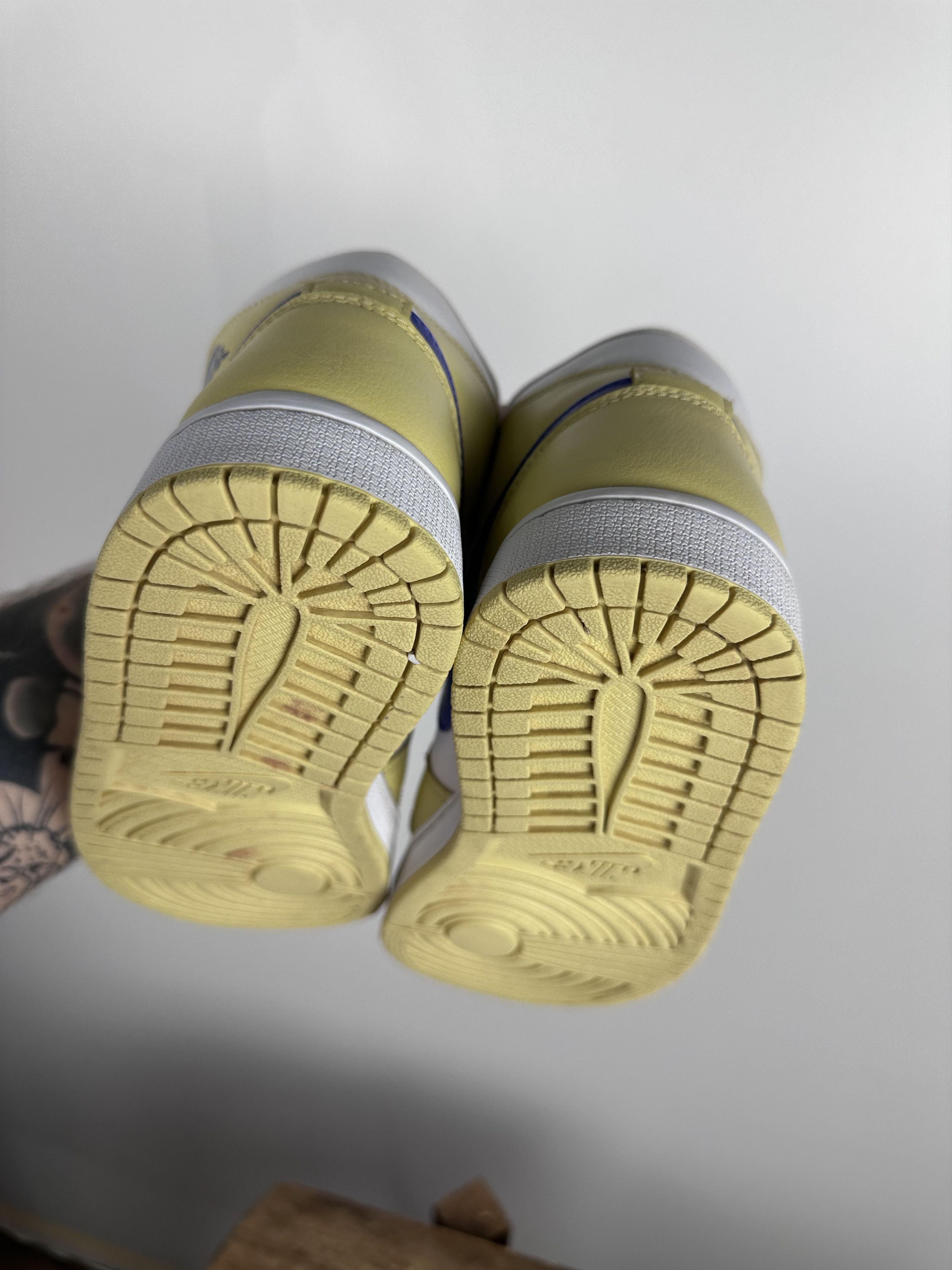 Jordan Brand Nike Air Jordan 1 Mid Shoes Lemon Wash Lapis Size US8 Size US 8 / IT 38 - 9 Thumbnail
