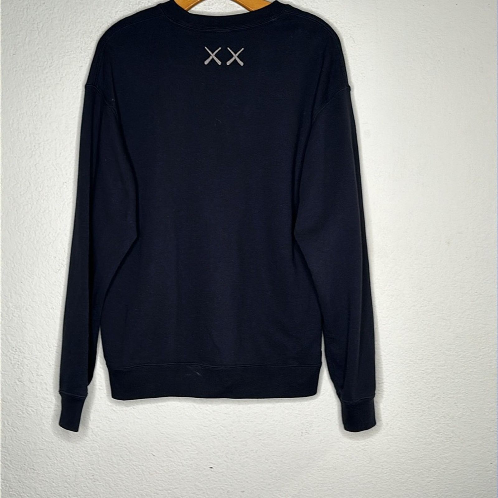 Kaws × Uniqlo NEW UNIQLO x KAWS Crewneck Sweatshirt Black Size Small Black Size US S / EU 44-46 / 1 - 12 Thumbnail