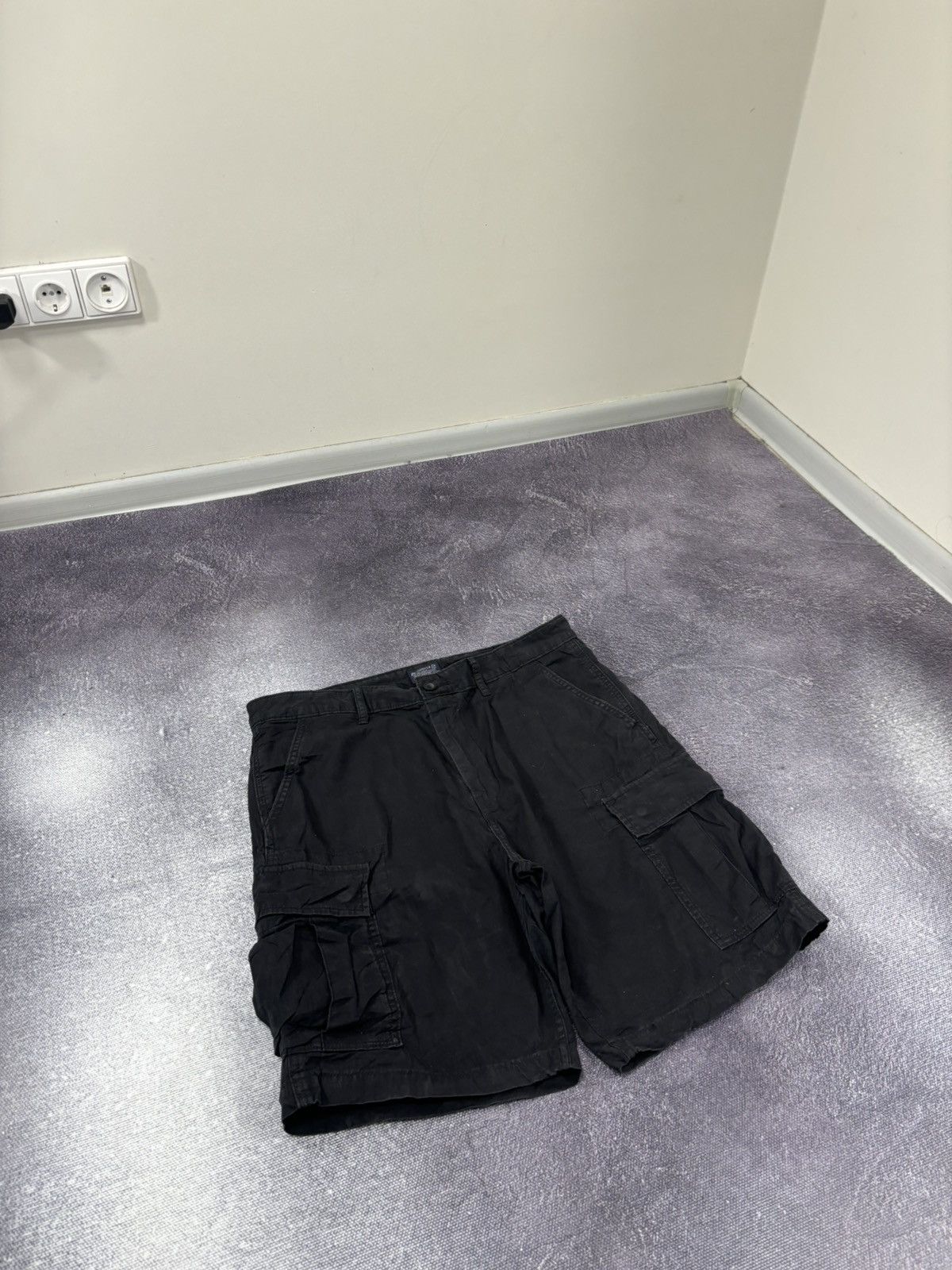 Levi's Vintage Levi’s Y2K Black Men’s Utility Hype Cargo Shorts Size US 34 / EU 50 - 3 Thumbnail
