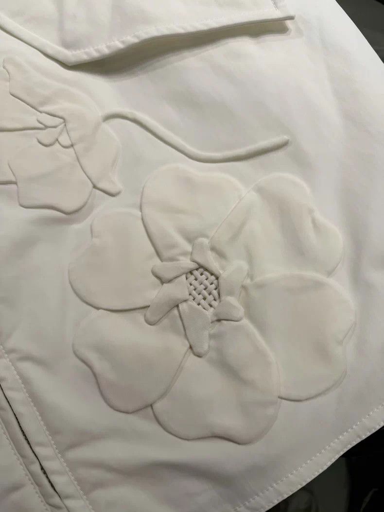 Versace Versace Three-dimensional relief floral coat Size US L / EU 52-54 / 3 - 5 Thumbnail