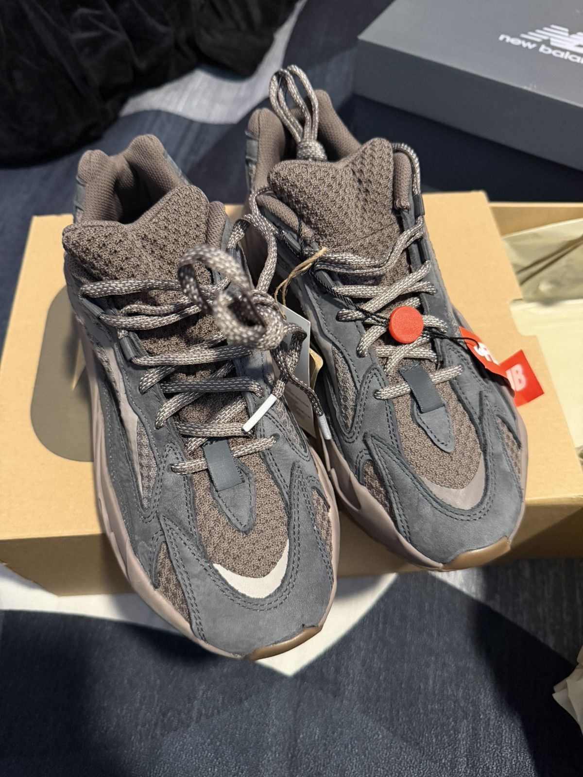 Adidas Yeezy 700 V2 8.5 Size US 8.5 / EU 41-42 - 3 Thumbnail