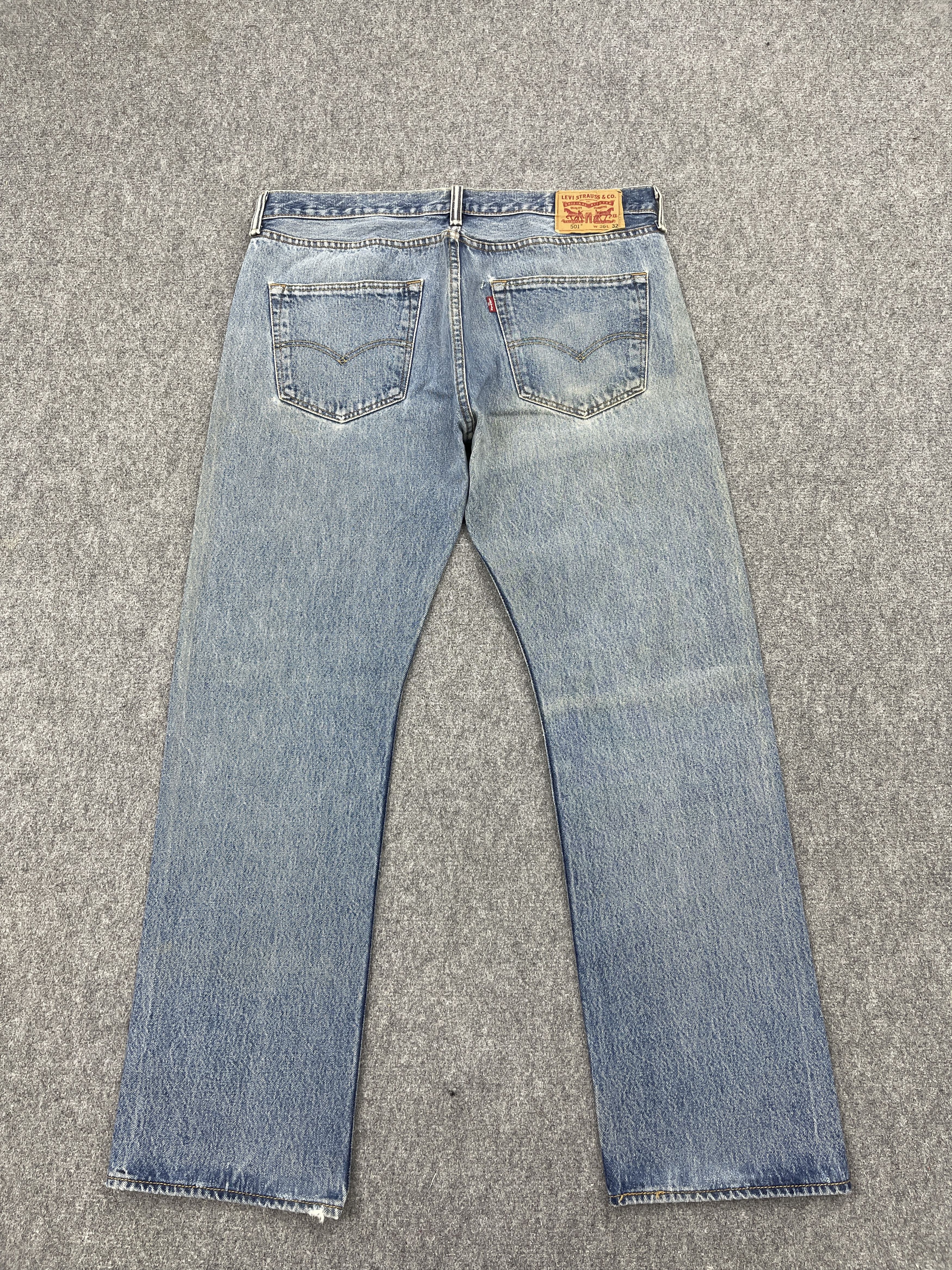 Levi's × Vintage Vintage Levis 501 Light Blue Washed Jeans Size US 35 - 3 Thumbnail