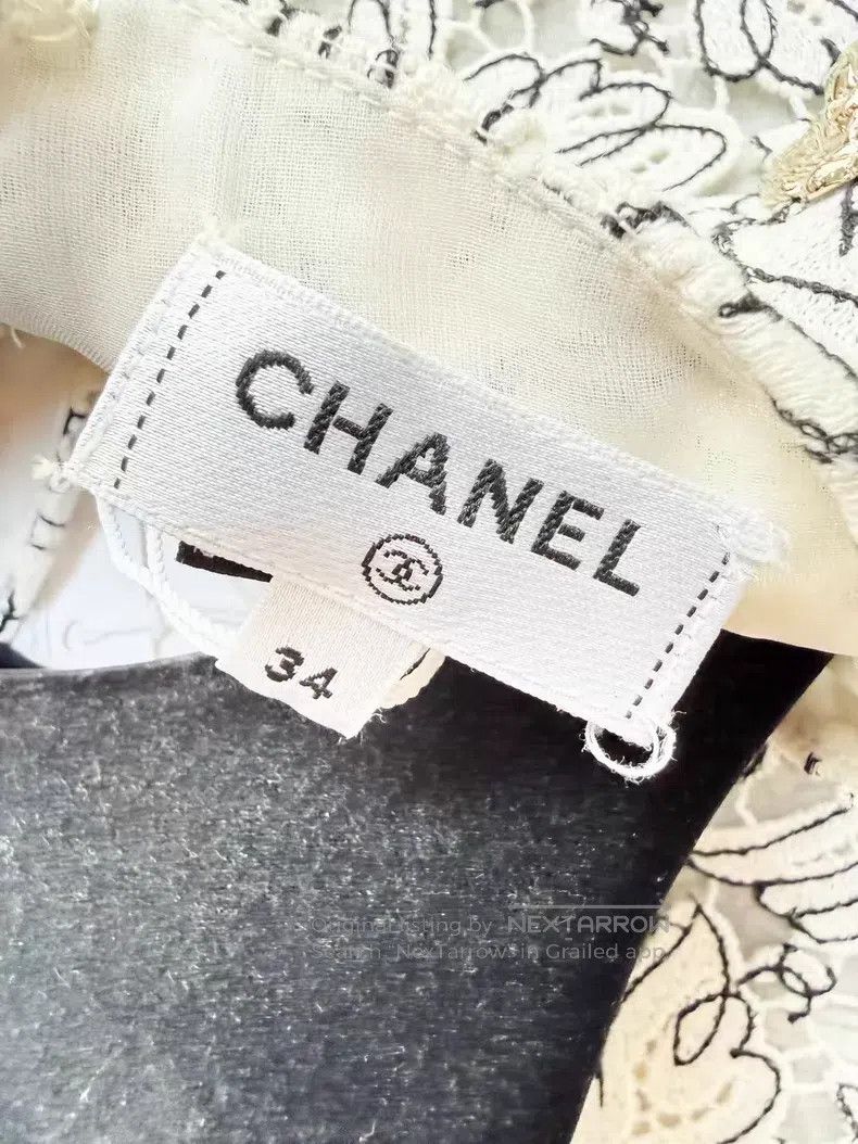 Chanel Chanel Long-sleeved lace dress with badge embroidery and p Size XXS / US 00 / IT 34 - 6 Thumbnail