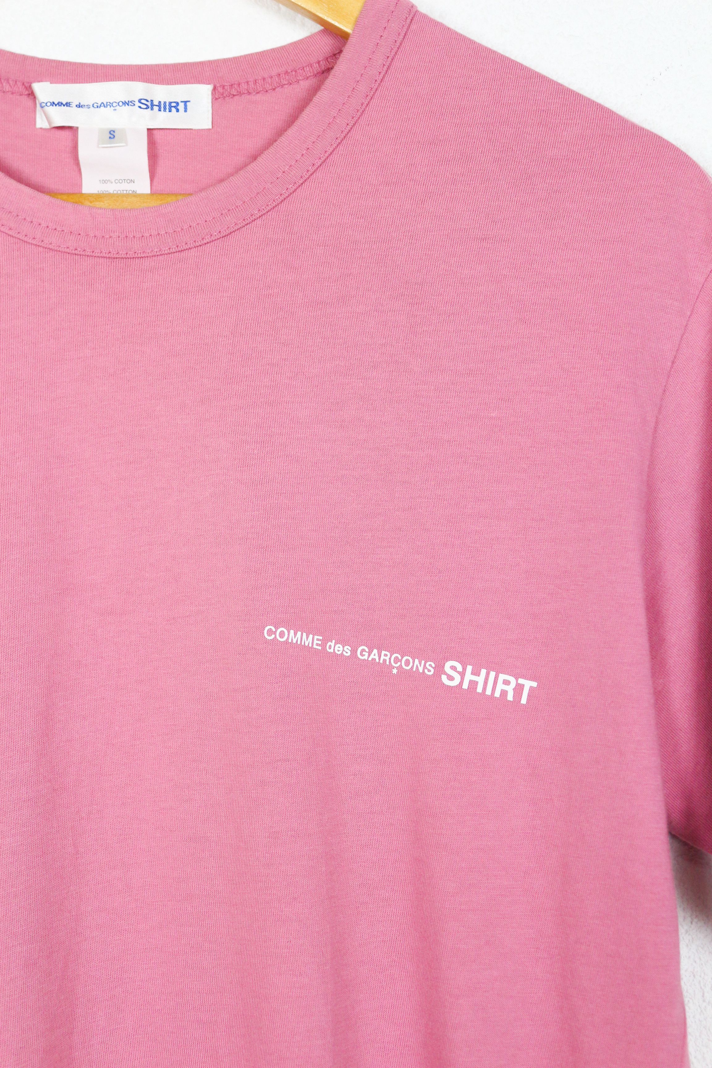 Comme des Garcons SHIRT Comme Des Garcons SHIRT Logo Front Pink Tee T-shirt Size US S / EU 44-46 / 1 - 2 Thumbnail