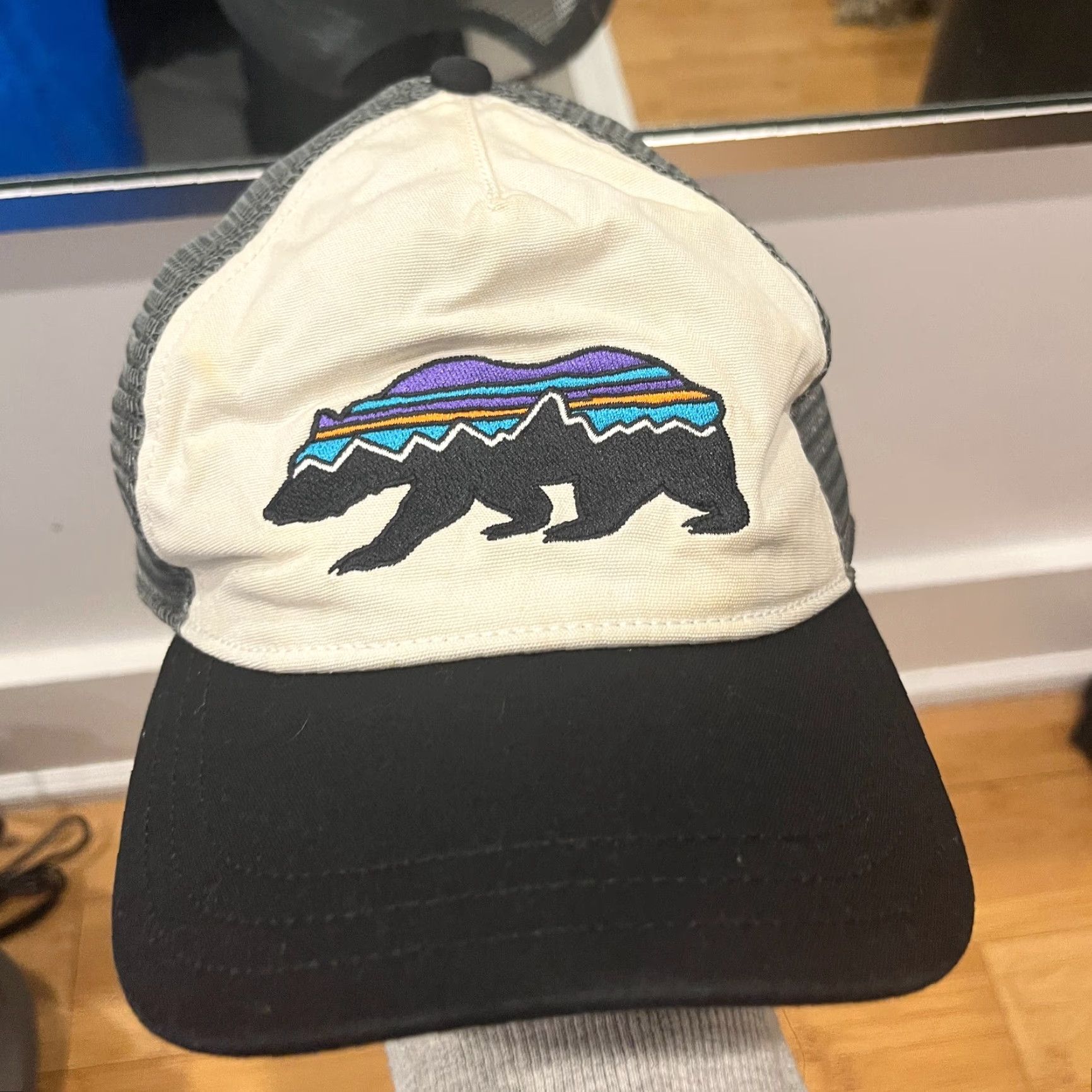 Patagonia VINTAGE Patagonia Bear Snapback Trucker Hat Mens One Size White Snapback Hats Bear Vintage Patagonia Men One Size White Size ONE SIZE - 2 Thumbnail