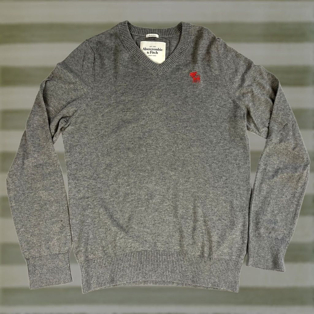 Abercrombie & Fitch VINTAGE Abercrombie & Fitch Men’s Knit V-Neck Pullover Sweater L Gray Logo Embroidered Size US L / EU 52-54 / 3 - 1 Thumbnail