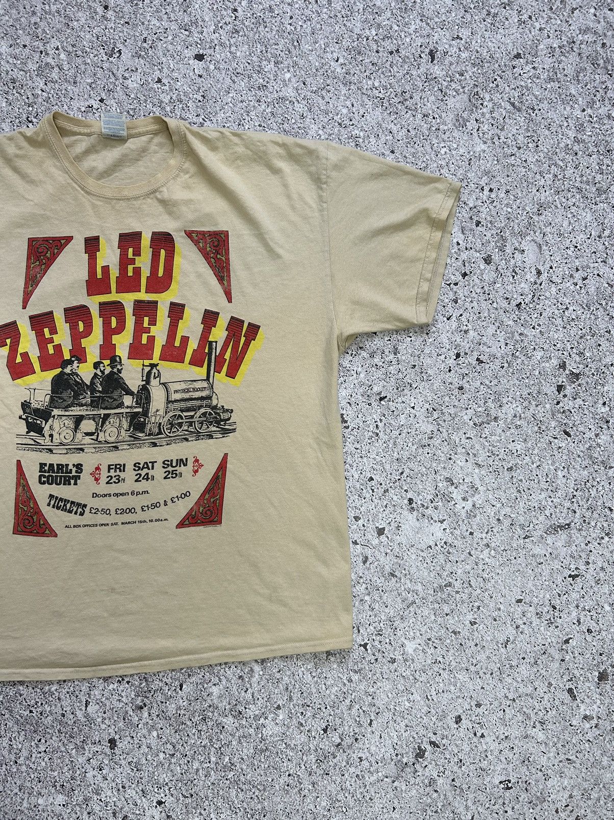 Band Tees × Vintage Vintage Led Zeppelin Physical Rocket Graffiti 2012 T-Shirt Size US XXL / EU 58 / 5 - 4 Thumbnail