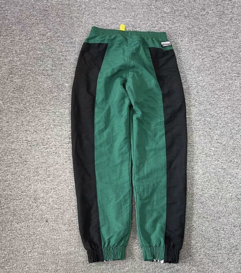 Adidas Adidas Casual Pants with Side Stripe Logo J16 Size US 32 / EU 48 - 2 Thumbnail