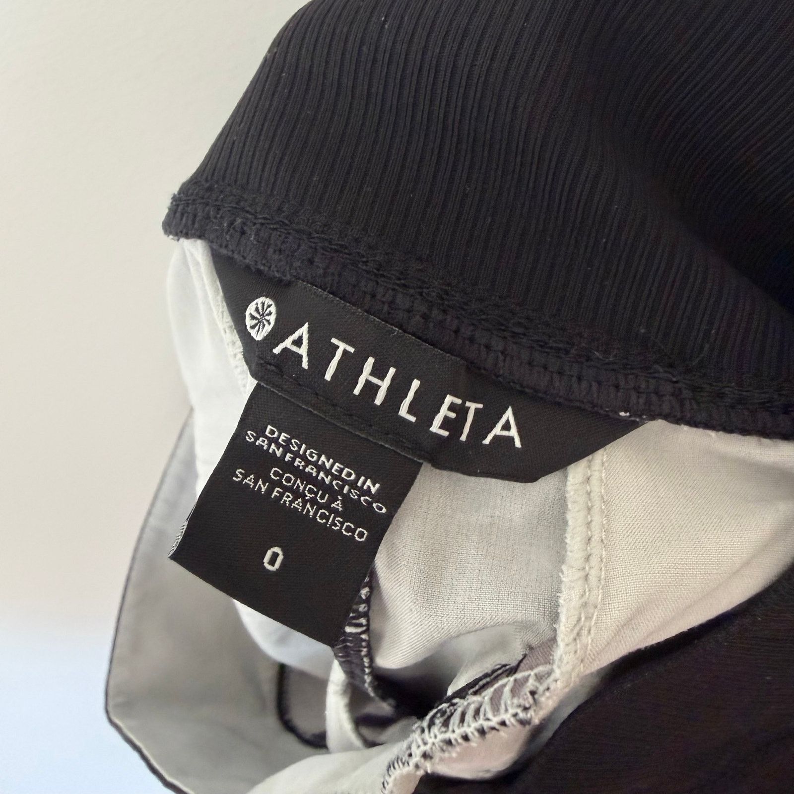 Athleta Athleta Brooklyn Printed Black Floral Shorts Sz 0 Size 25" / US 0 / IT 36 - 2 Thumbnail