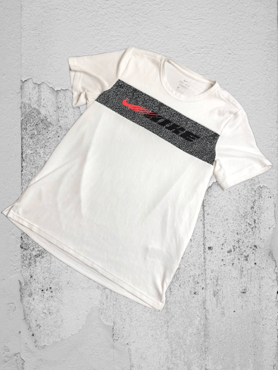 Nike × Vintage 90s Nike Central Swoosh Vintage Y2K Oversized Retro T-Shirt Size US M / EU 48-50 / 2 - 1 Thumbnail