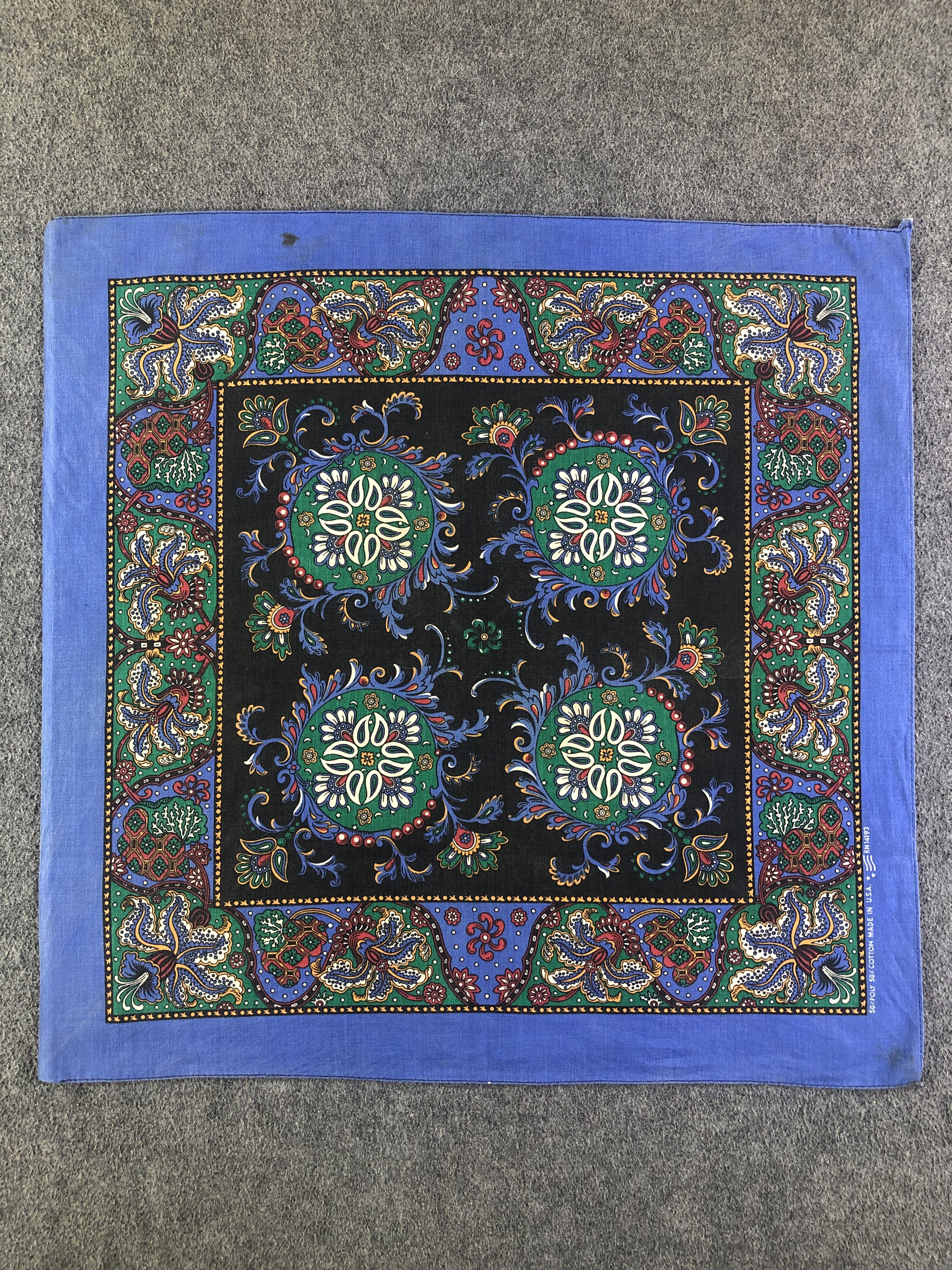 Vintage Paislee Bandana / Handkerchief / Neckerchief C501 Size ONE SIZE - 3 Thumbnail