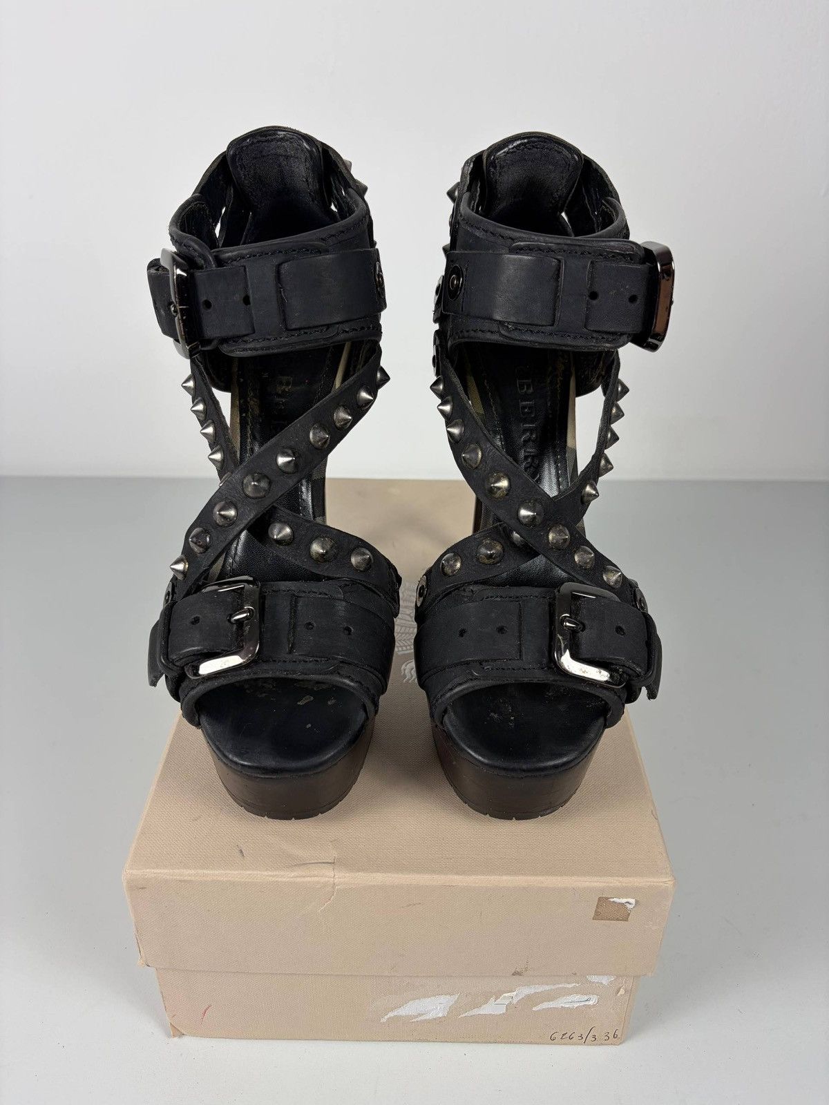 Burberry Burberry studded gladiator heels Size US 8 / IT 38 - 5 Thumbnail