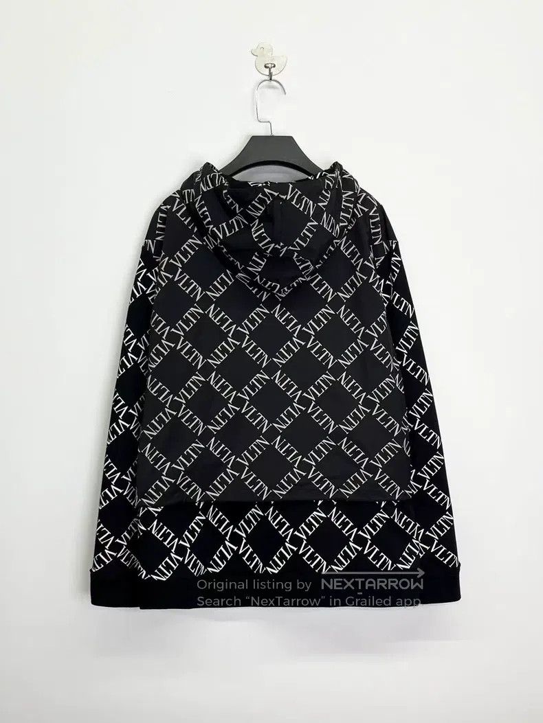 Valentino Valentino Black letter logo full of Indonesian dragon zipp Size US M / EU 48-50 / 2 - 2 Thumbnail