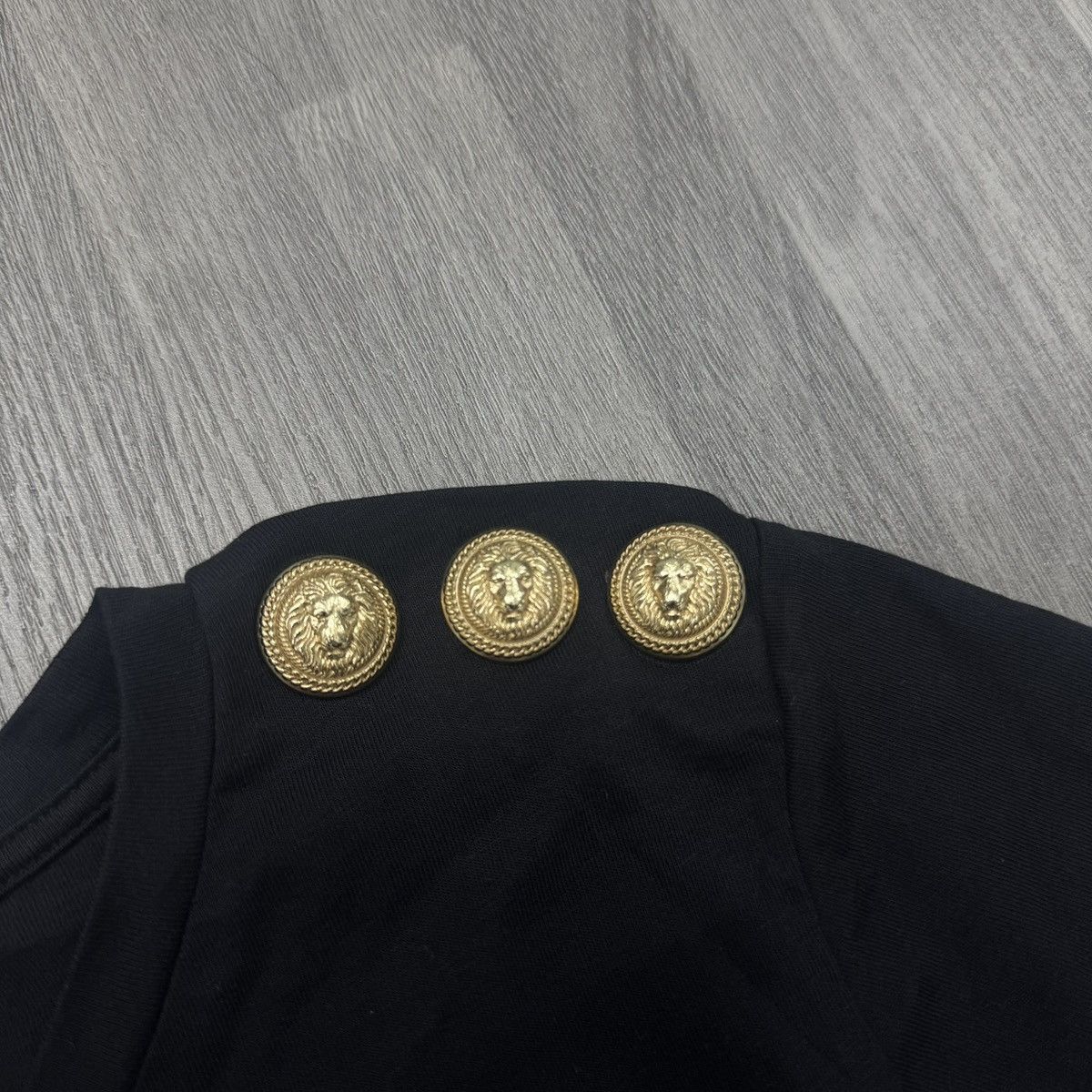 Balmain Balmain Black Metallic Logo Gold Shoulder Button T-Shirt Size XS / US 0-2 / IT 36-38 - 3 Thumbnail