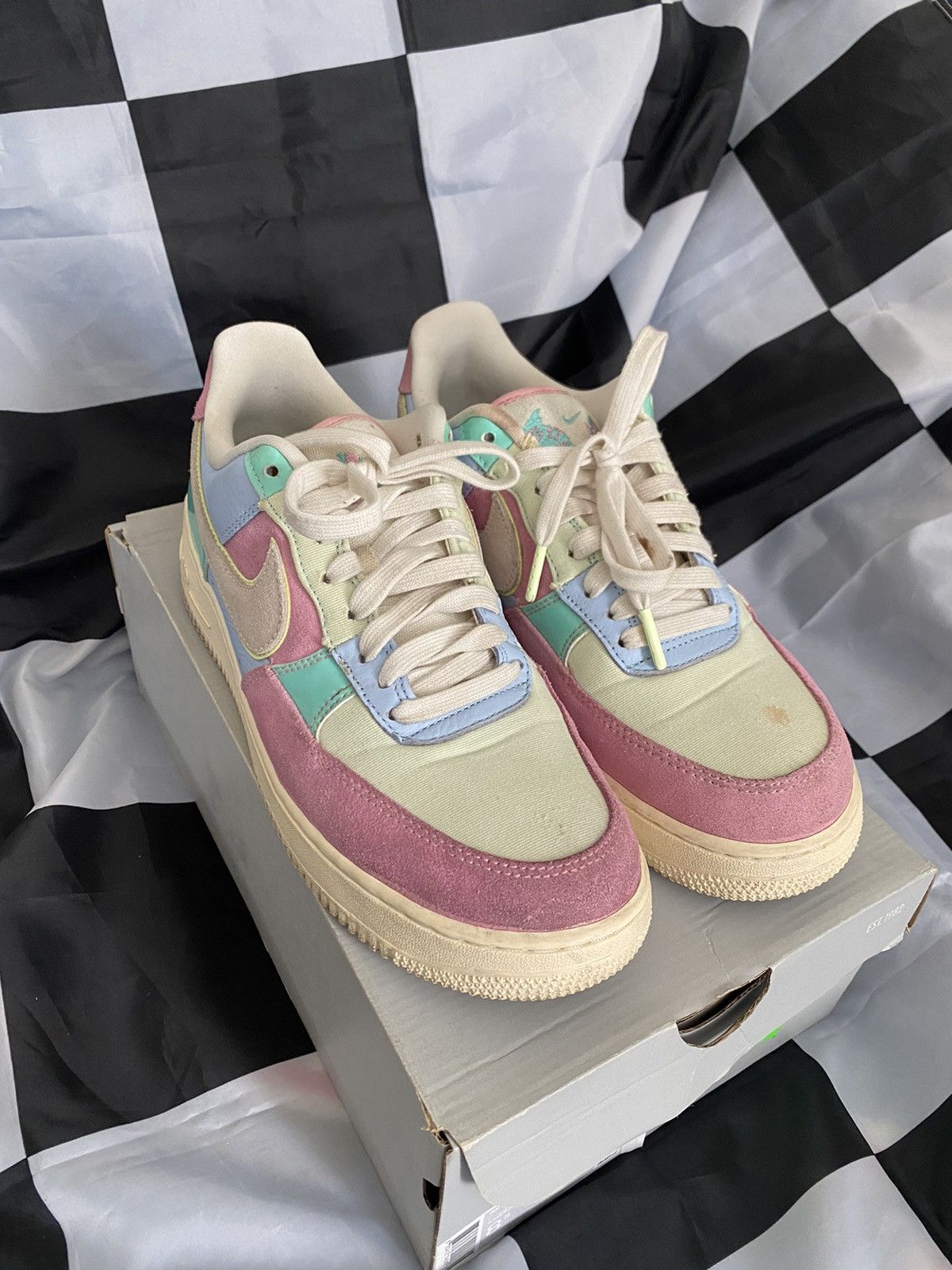 Nike Nike Air Force One Easter size 9 Size US 9 / EU 42 - 1 Thumbnail