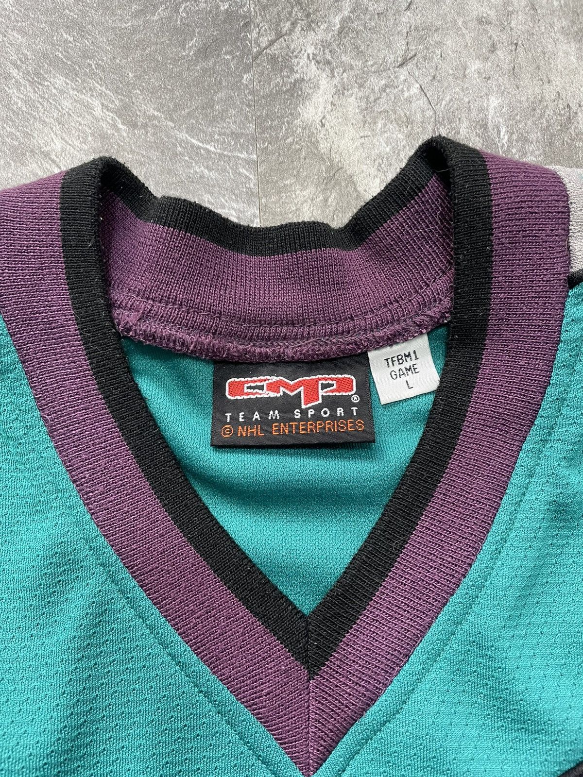 NHL Vintage 90s Anaheim Mighty Ducks NHL jersey Size US L / EU 52-54 / 3 - 7 Thumbnail