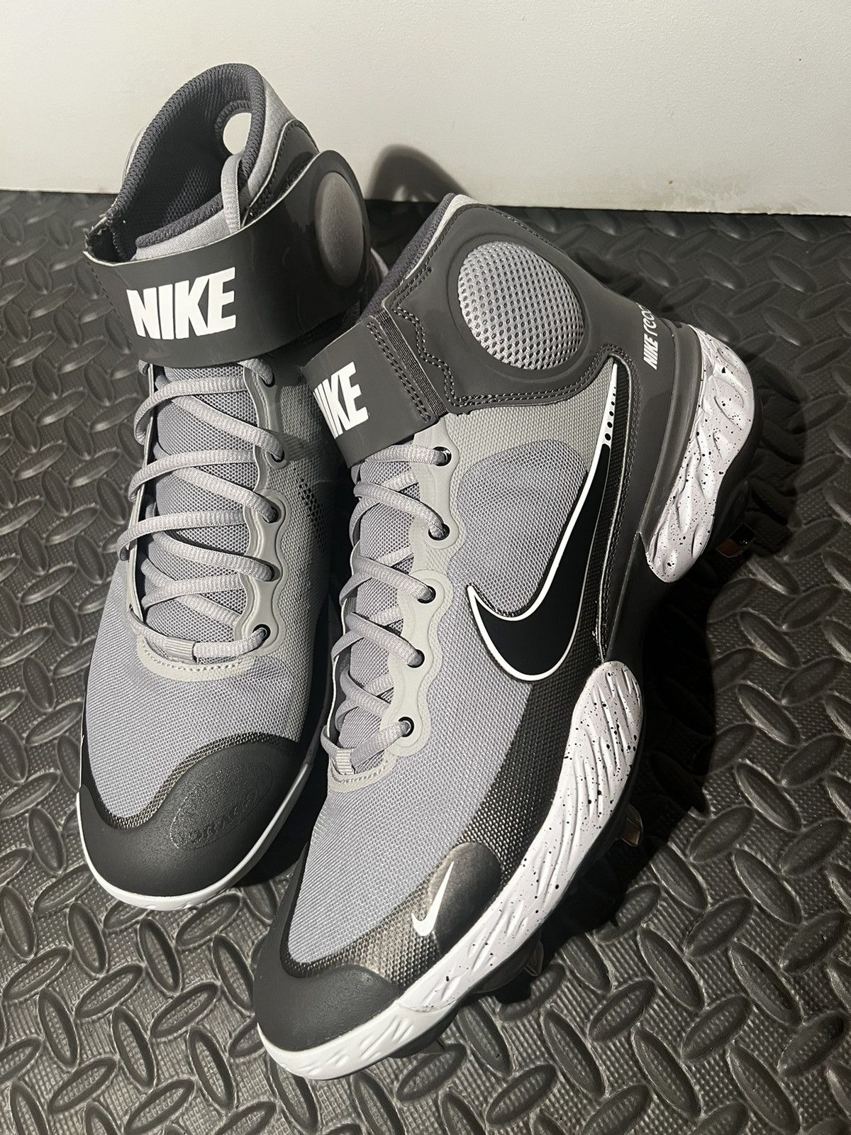 Nike NEW Nike Alpha Huarache Elite 3 Mid size 13 Baseball Cleats Size US 13 / EU 46 - 1 Thumbnail