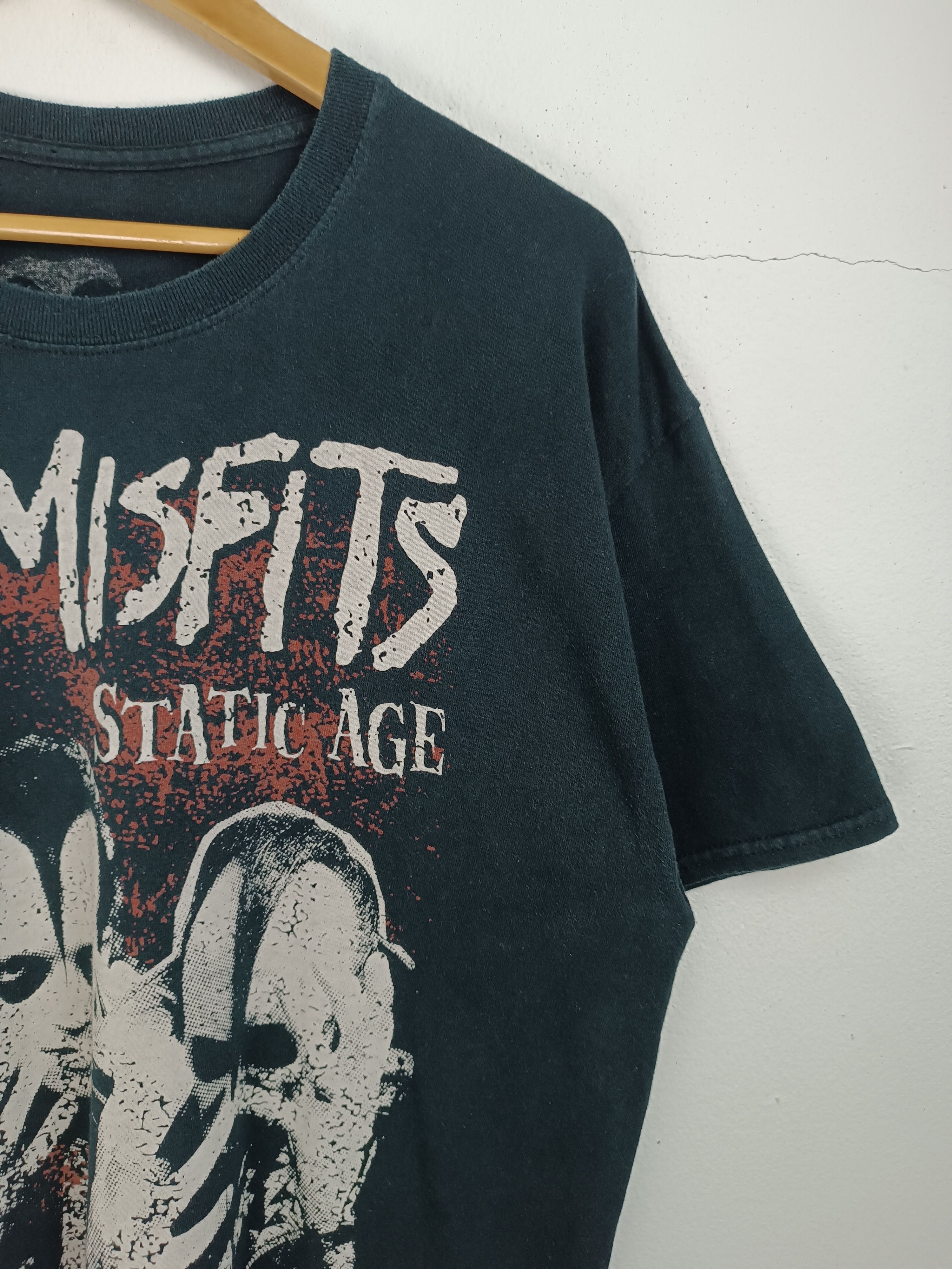 Band Tees VINTAGE THE MISFITS STATIC AGE FADED PUNK HORROR DANZIG TEE Size US L / EU 52-54 / 3 - 6 Thumbnail