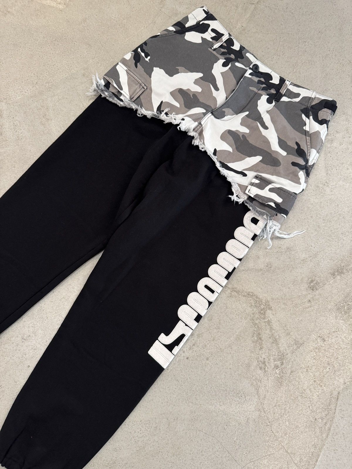Designer × Vetements *RARE* RUNWAY VETEMENTS CAMO HYBRID CARGO PANTS SWEATS DEMNA Size US 32 / EU 48 - 3 Thumbnail