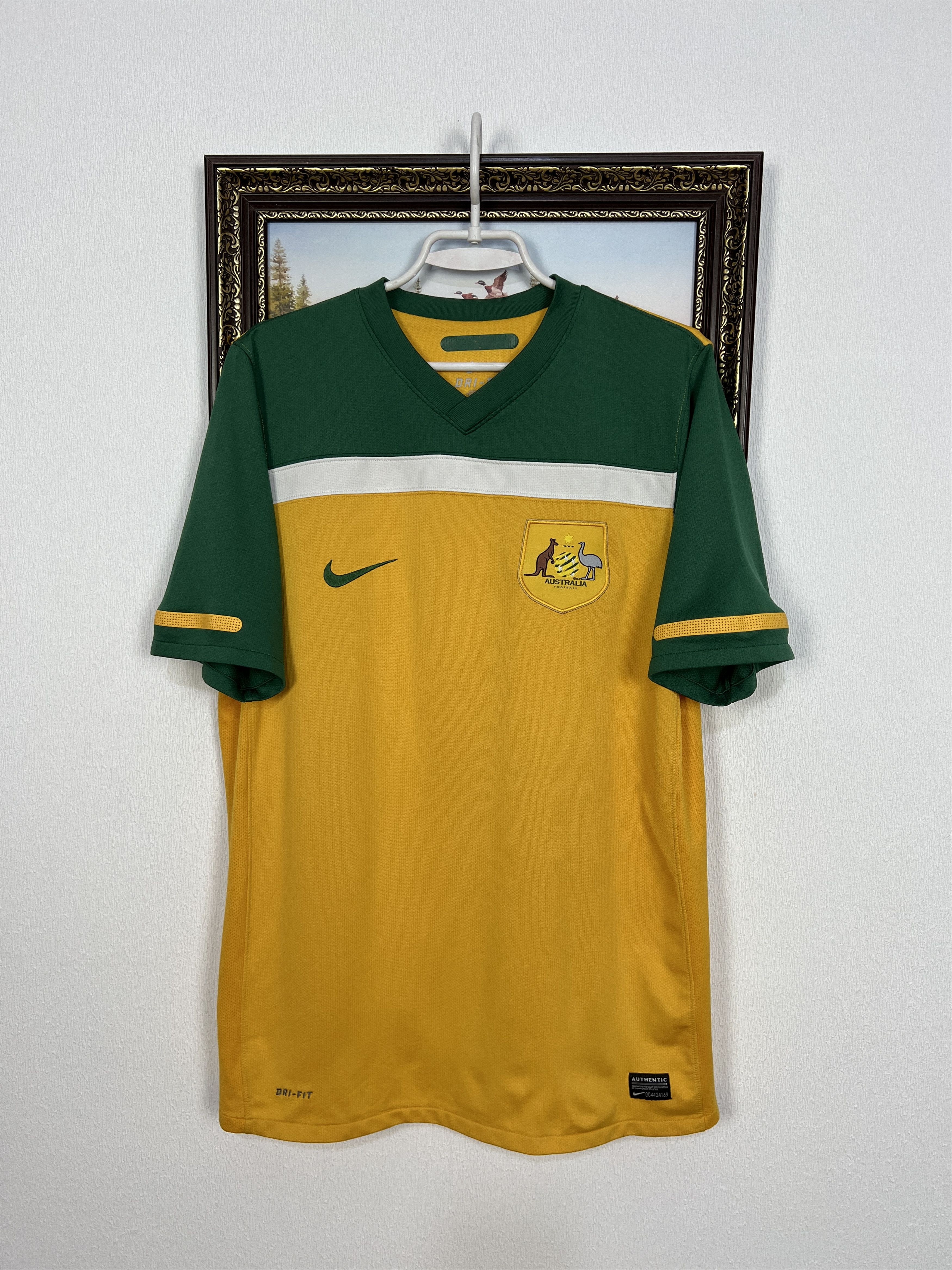Nike Australia Home football shirt 2010 Soccer Nike Jersey Men Size US L / EU 52-54 / 3 - 1 Thumbnail