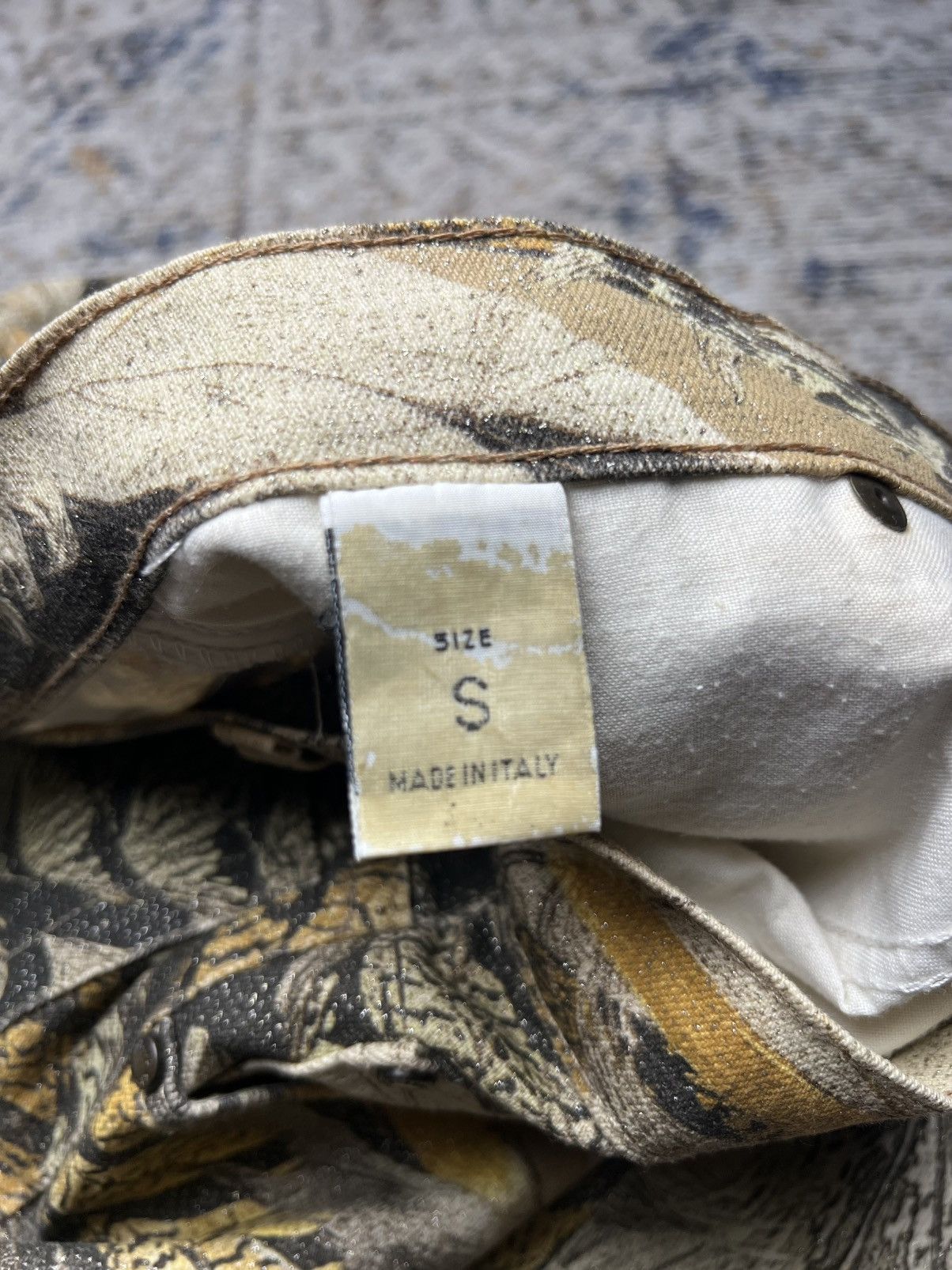 Roberto Cavalli 2000s Roberto Cavalli Feather Print Glitter Pants Size US 30 / EU 46 - 9 Thumbnail