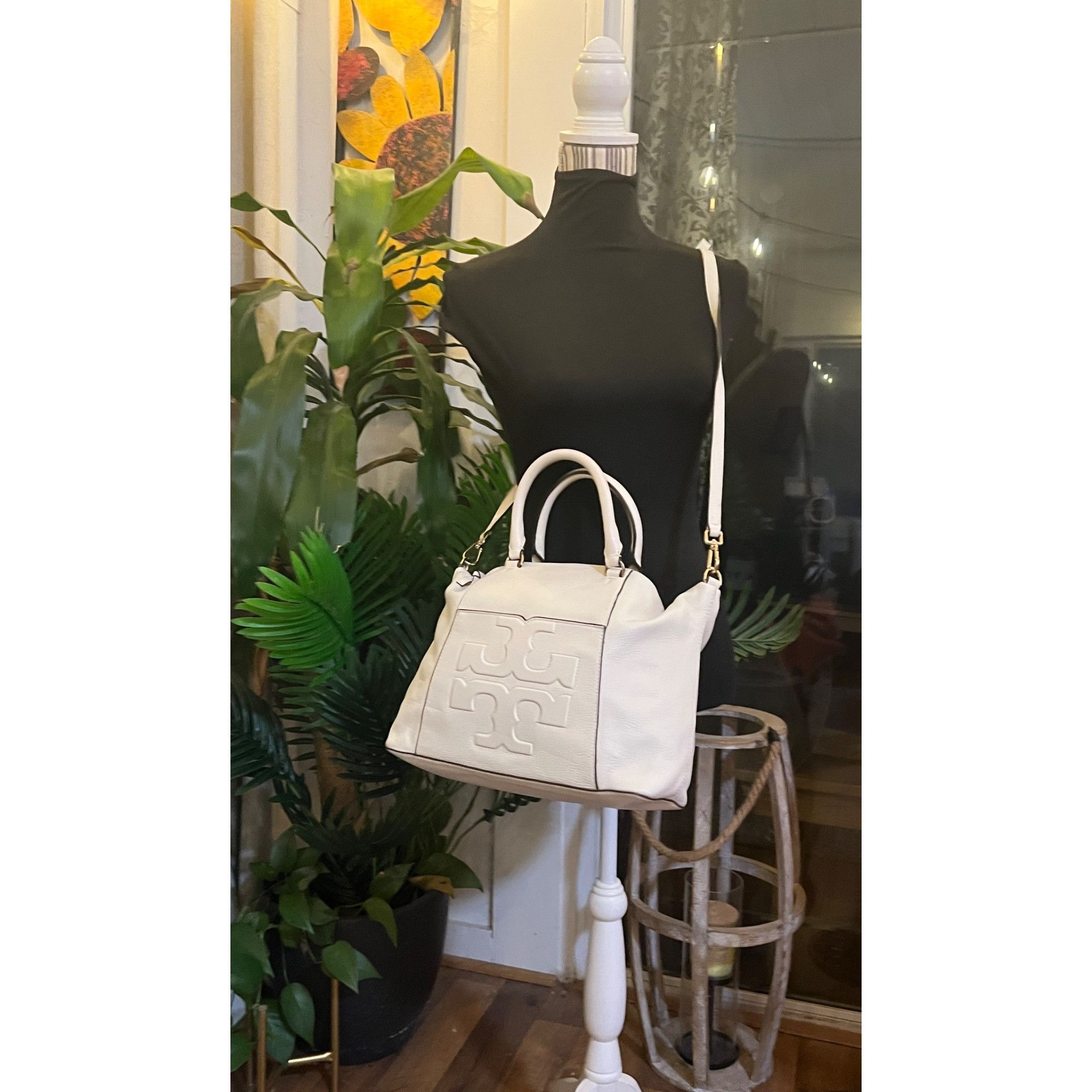 Tory Burch ✺✺ AUTHENTIC TORY BURCH WHITE BOMBE HANDBAG! ✺ Size ONE SIZE - 9 Thumbnail
