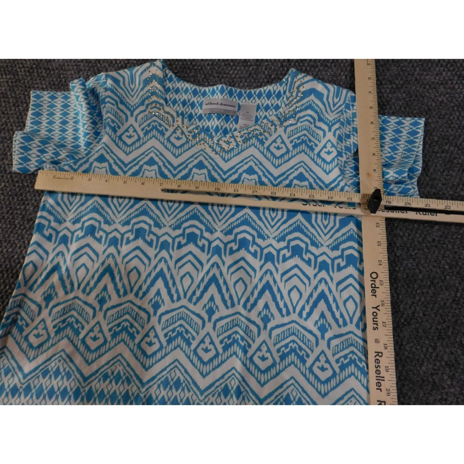 Vintage Alfred Dunner Shirt Womens Petite Small Blue Geometric Short Sleeve Embellished Beaded Top V-Neck Cotton Spandex Regular Fit, Bohemian Modern Size S / US 4 / IT 40 - 5 Thumbnail