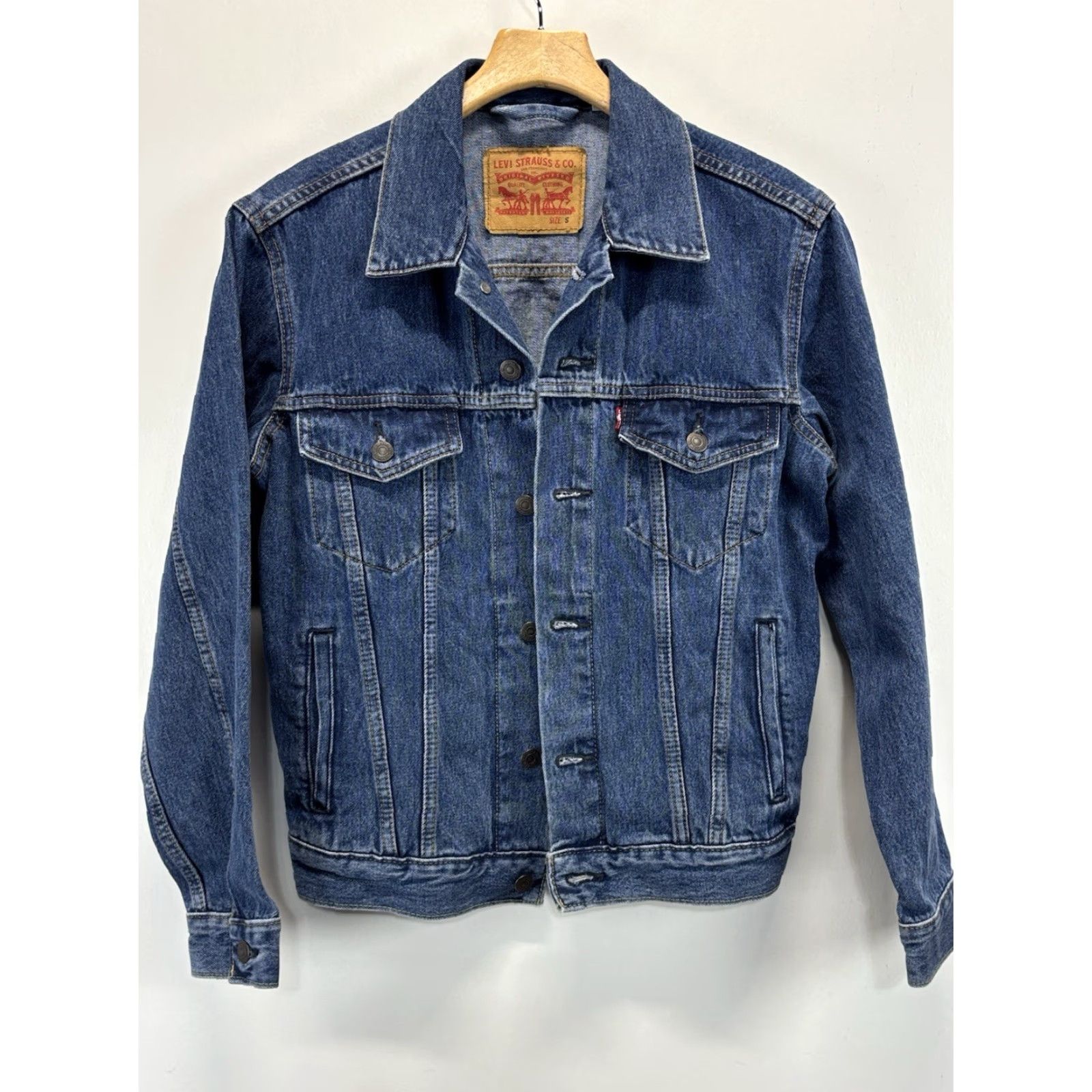 Levi's VINTAGE Levi’s Denim Trucker Jean Jacket Men’s Small Medium Wash Classic Timeless Denim Jacket Mens Blue Size US 29 - 4 Thumbnail