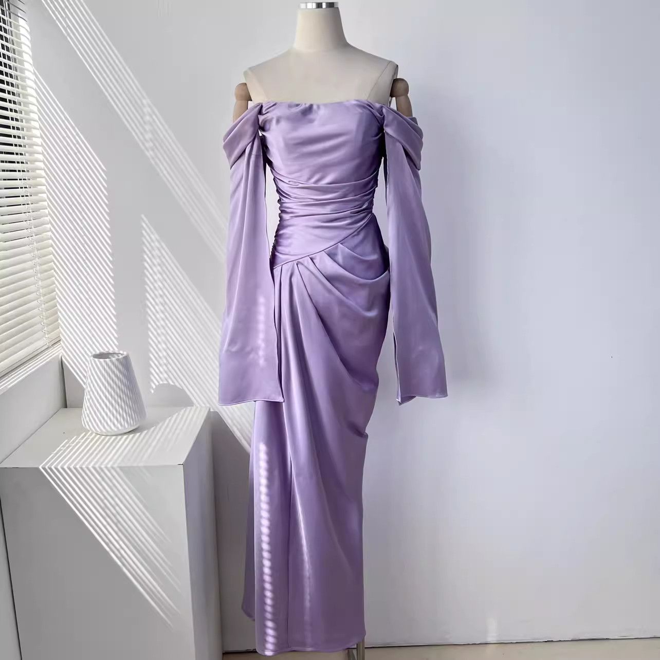 image of Vintage Superior Slimming One-Line Shoulder Strapless Evening Dress in Purple, Women's (Size Medium