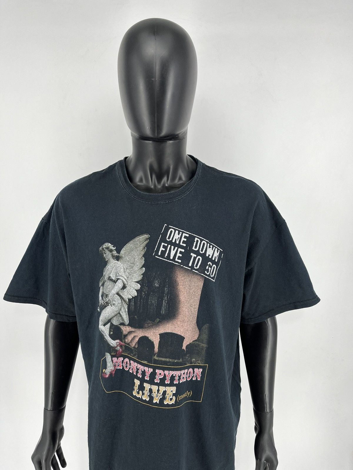 Band Tees RARE VINTAGE MONTY PYTHON TOUR UK COMEDY TROUPE TEE T SHIRT Size US XXL / EU 58 / 5 - 5 Thumbnail