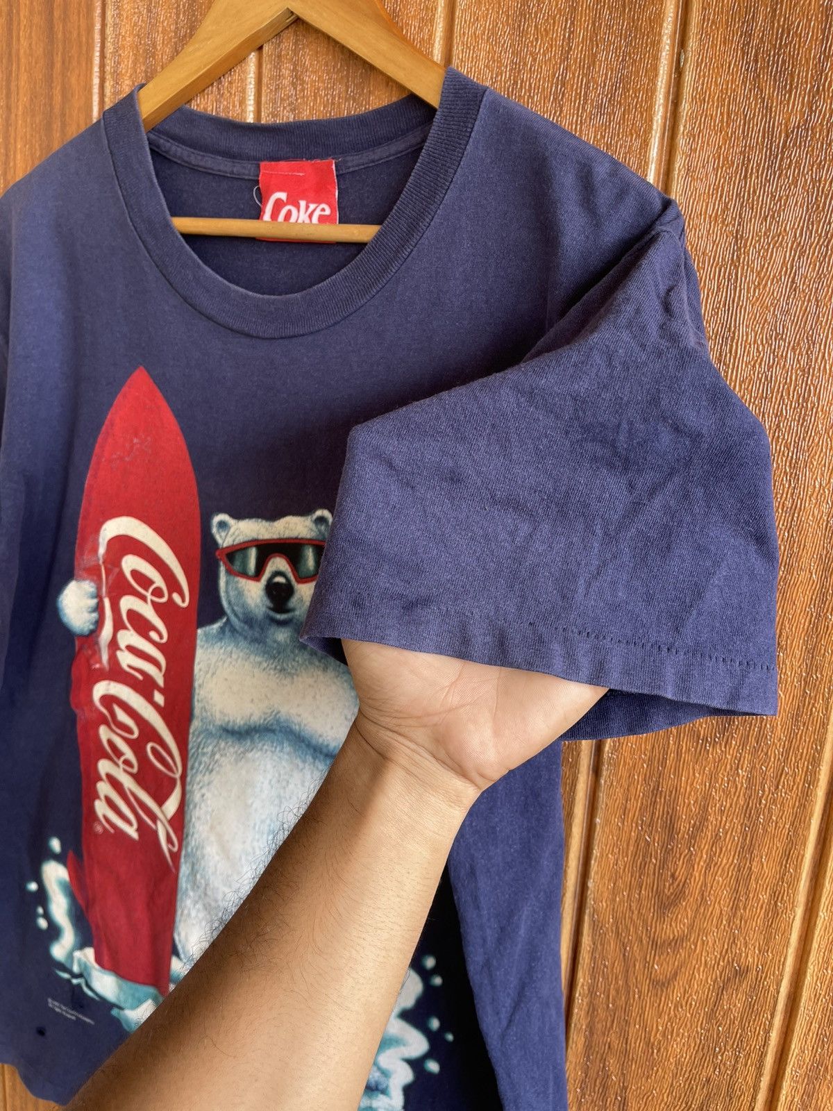 Coca Cola Vintage 90s Sun Faded Thrashed Coca Cola Surfing Bear Tshirt Size US L / EU 52-54 / 3 - 3 Thumbnail