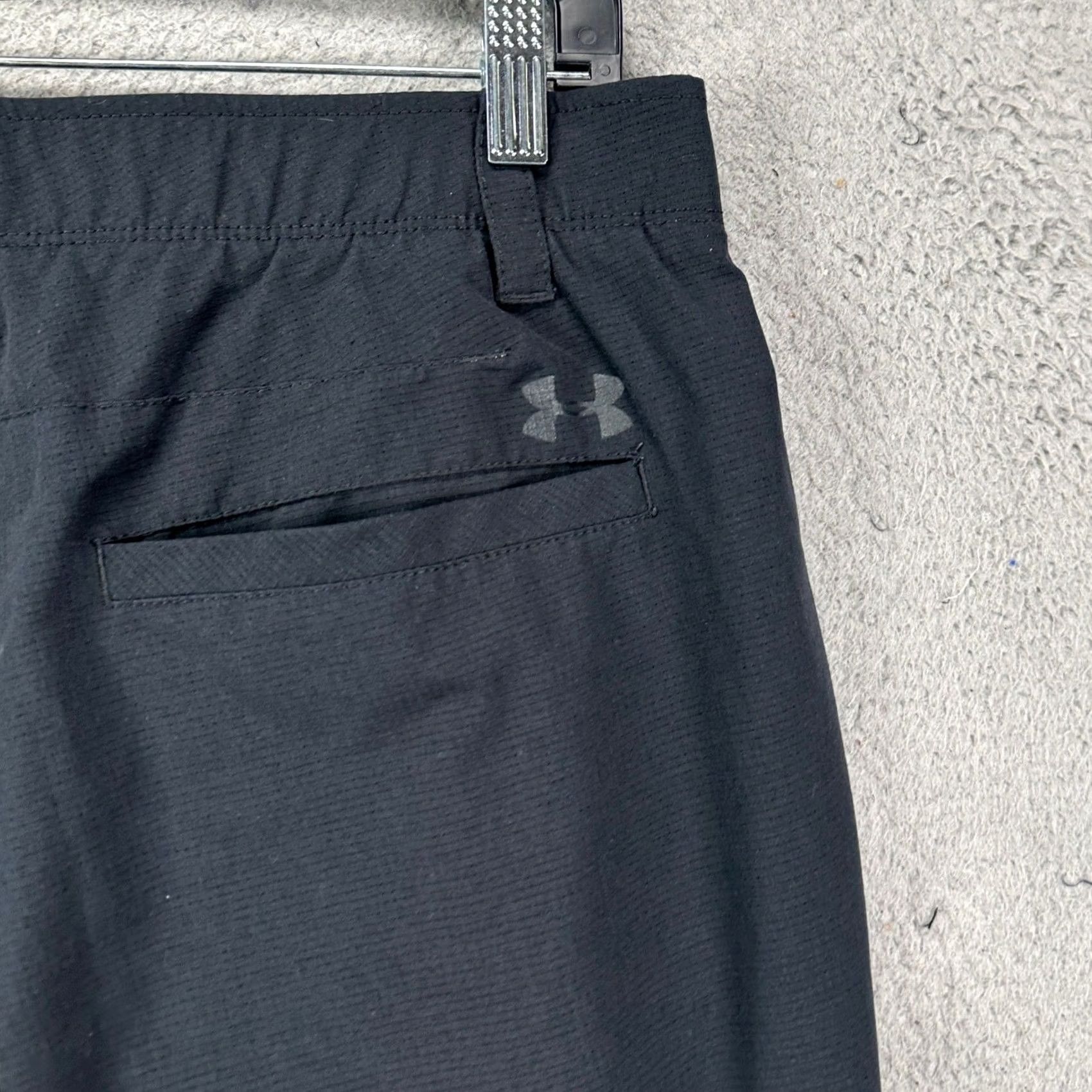 Under Armour Under Armour Mens Golf Pants Loose Fit Black 36x32 Polyester Blend Breathable Pockets Elastic Waistband EUC Size US 36 / EU 52 - 4 Thumbnail