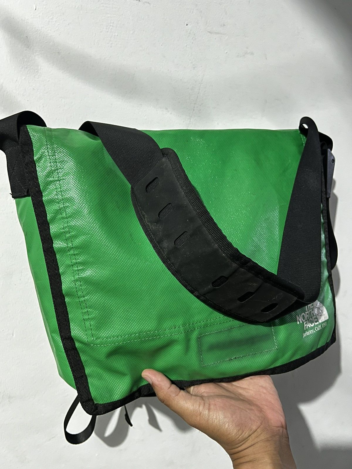The North Face The North Face Waterproof Green Tarpaulin Messenger Bag Size ONE SIZE - 5 Thumbnail