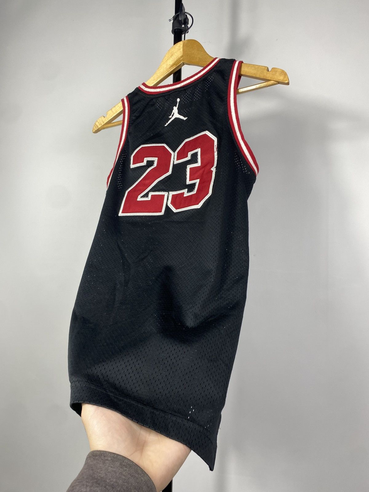 Jordan Brand × NBA × Vintage Vintage NBA Bulls Jordan 23 Jersey Tee Tank 90s Size US XS / EU 42 / 0 - 7 Thumbnail