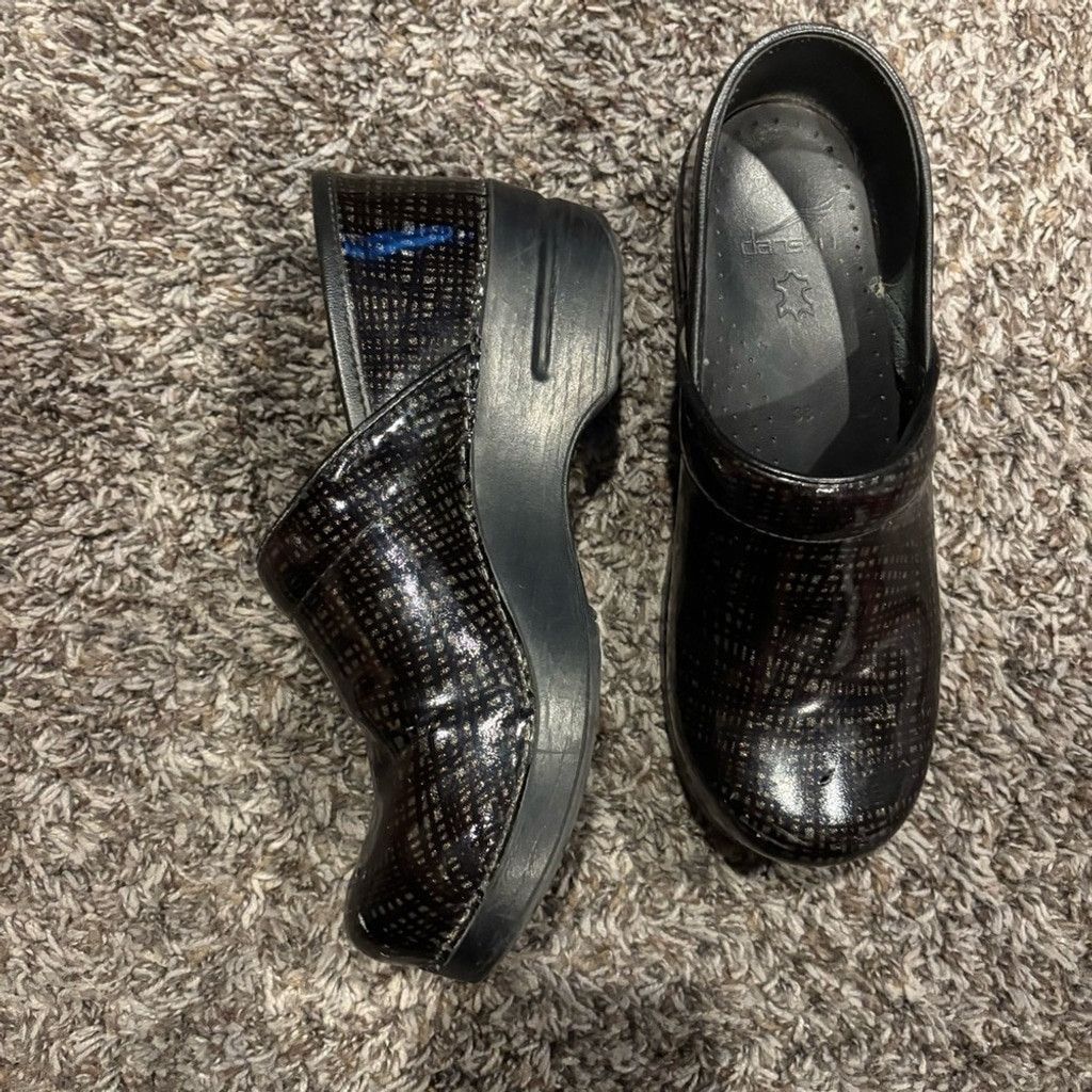 Dansko Dansko Black Patent Textured Slip-On Clogs Size US 7.5 / IT 37.5 - 3 Thumbnail
