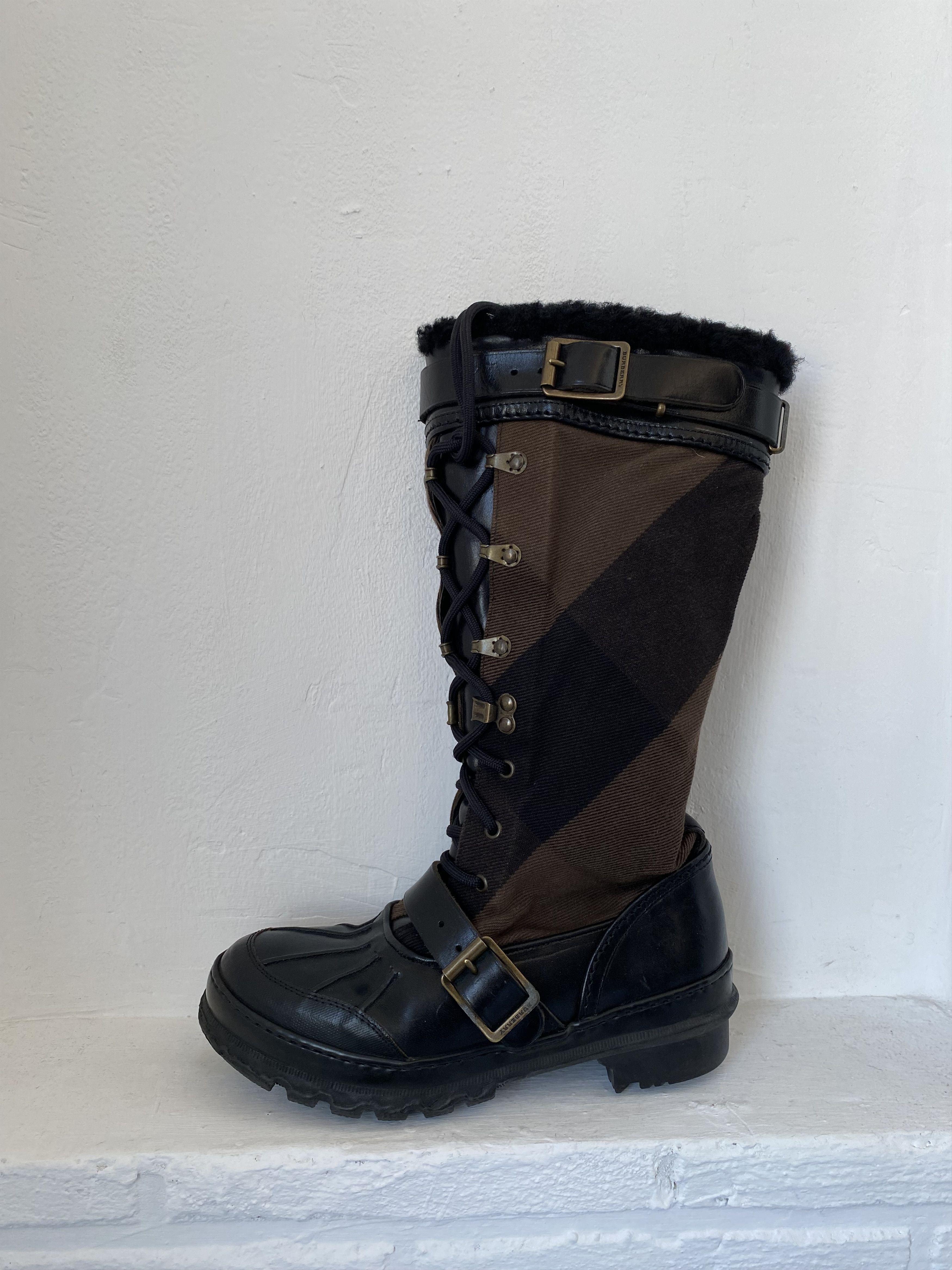 Burberry Burberry Mega check Lace Up Fur boots Size US 7 / IT 37 - 1 Thumbnail