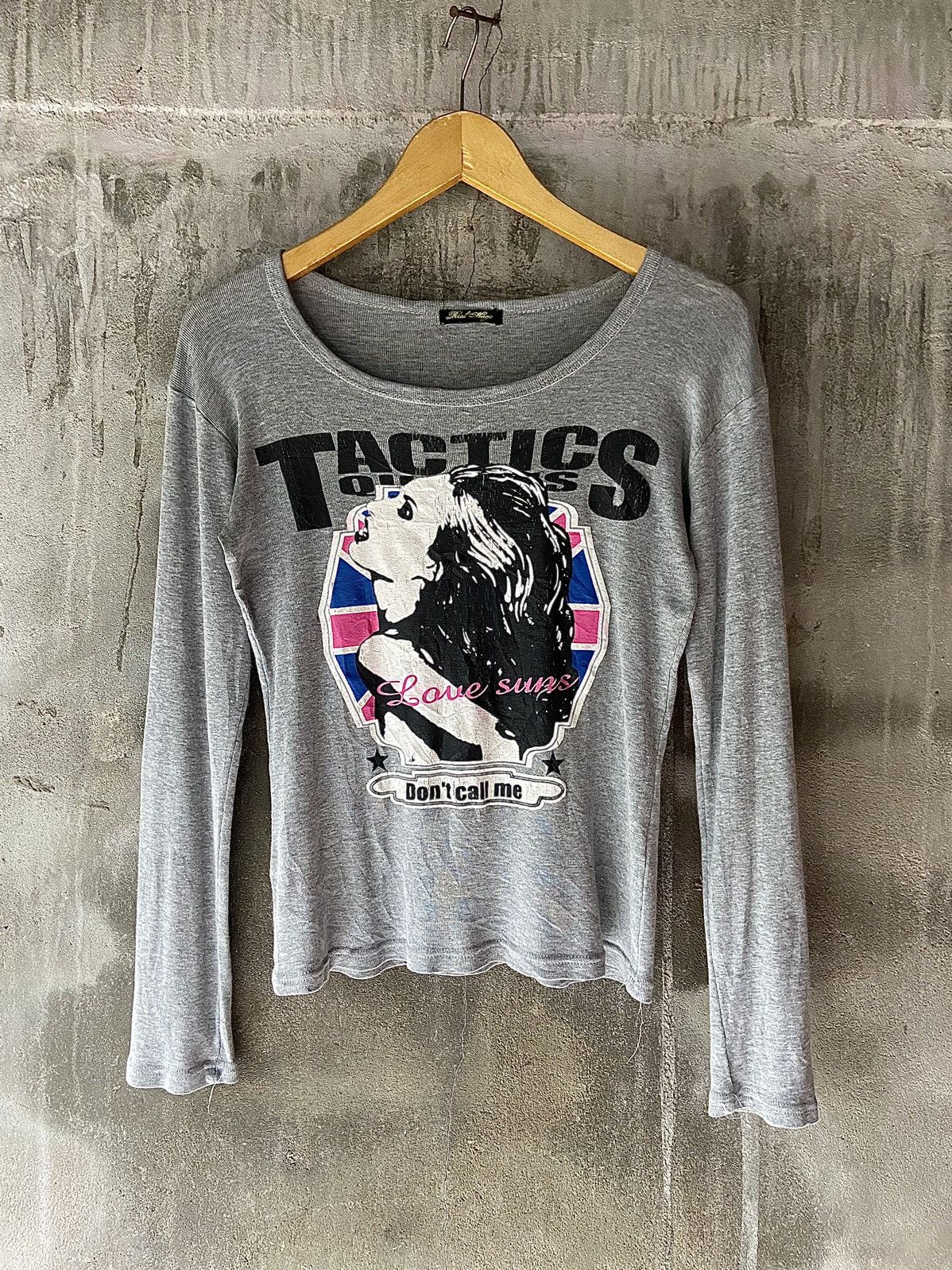 Japanese Brand TACTICS QUEEN'S GOD SAVE THE QUEEN LONG SLEEVE Size US S / EU 44-46 / 1 - 1 Thumbnail
