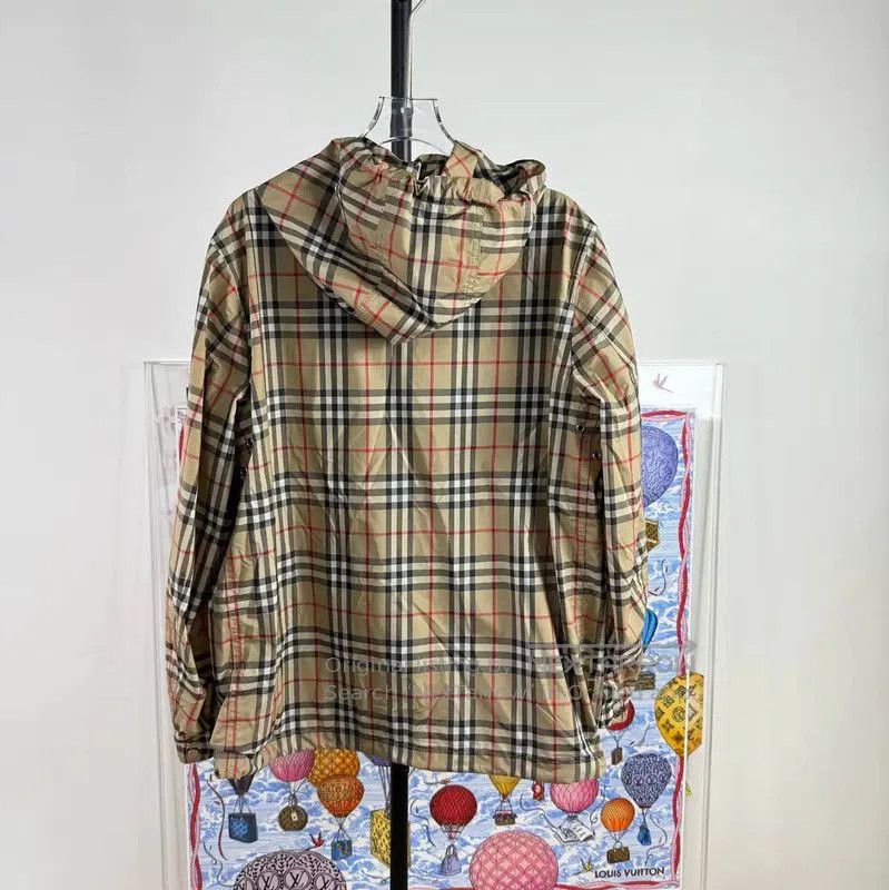 Burberry Burberry Color-Block Women's Jacket in Large. Size L / US 10 / IT 46 - 2 Thumbnail